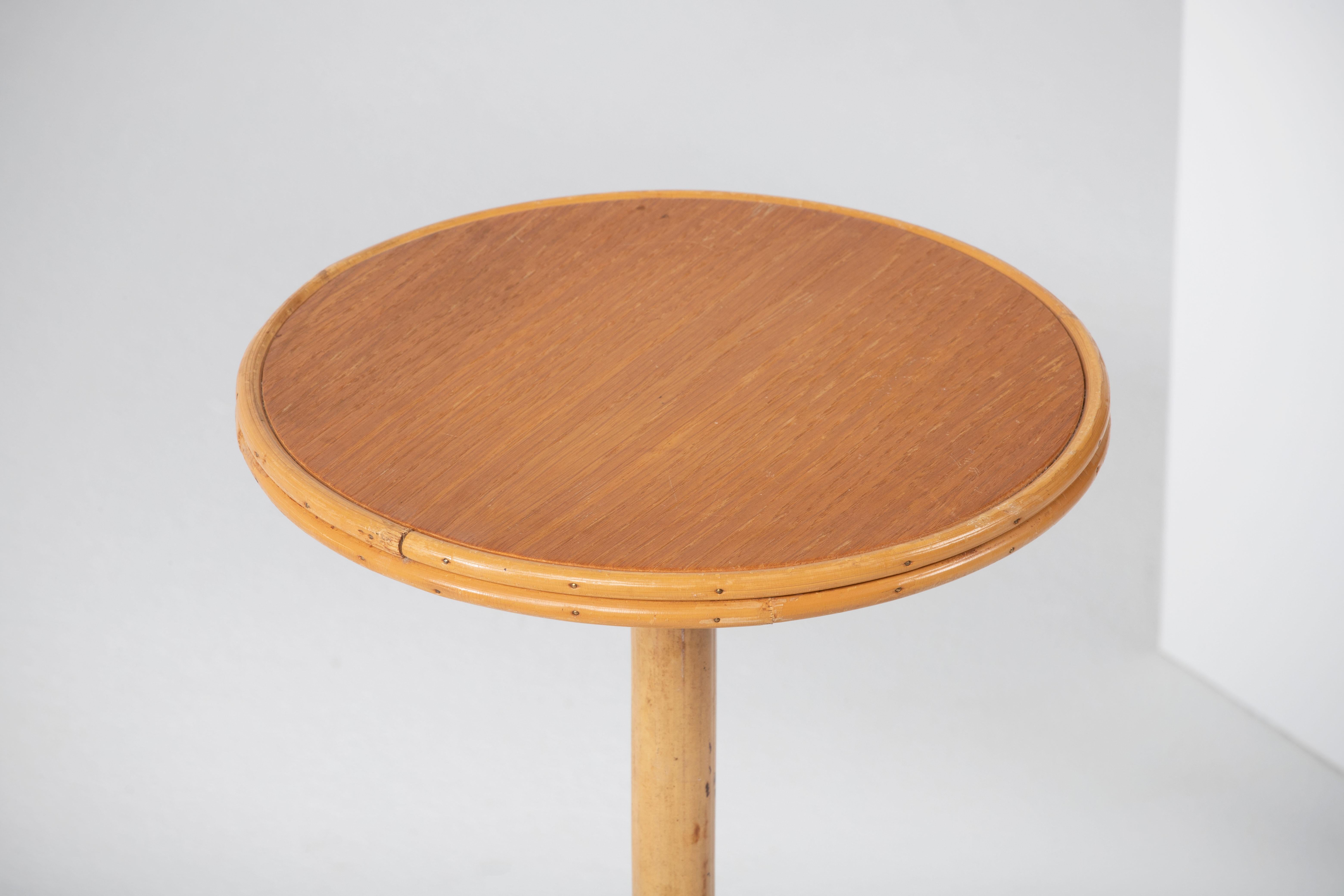 Milieu du XXe siècle Table d'appoint ou pidestal en bois franais vintage en vente
