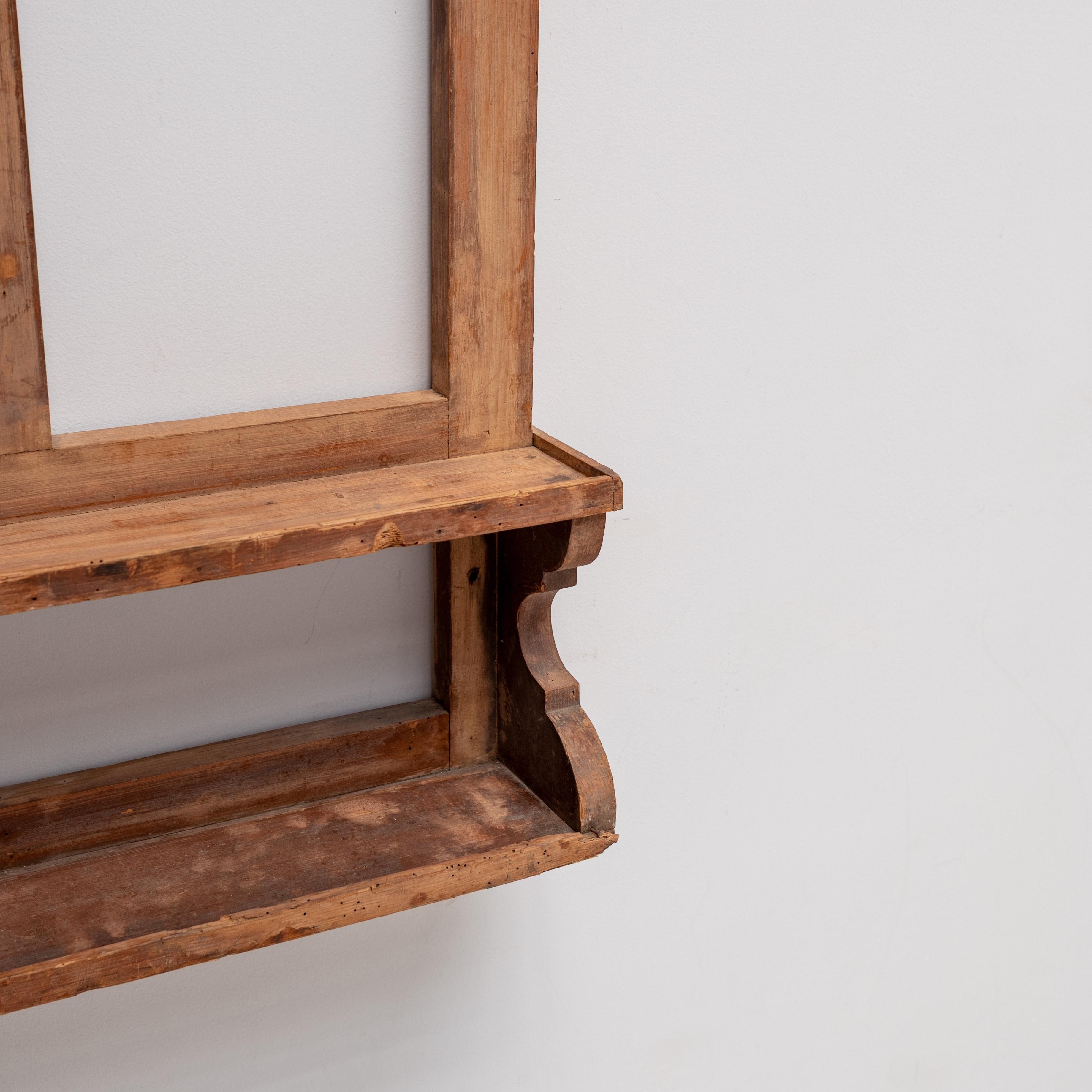 Vintage Französisch hölzerne Wand Display Rack, 1920er Jahre im Angebot 1