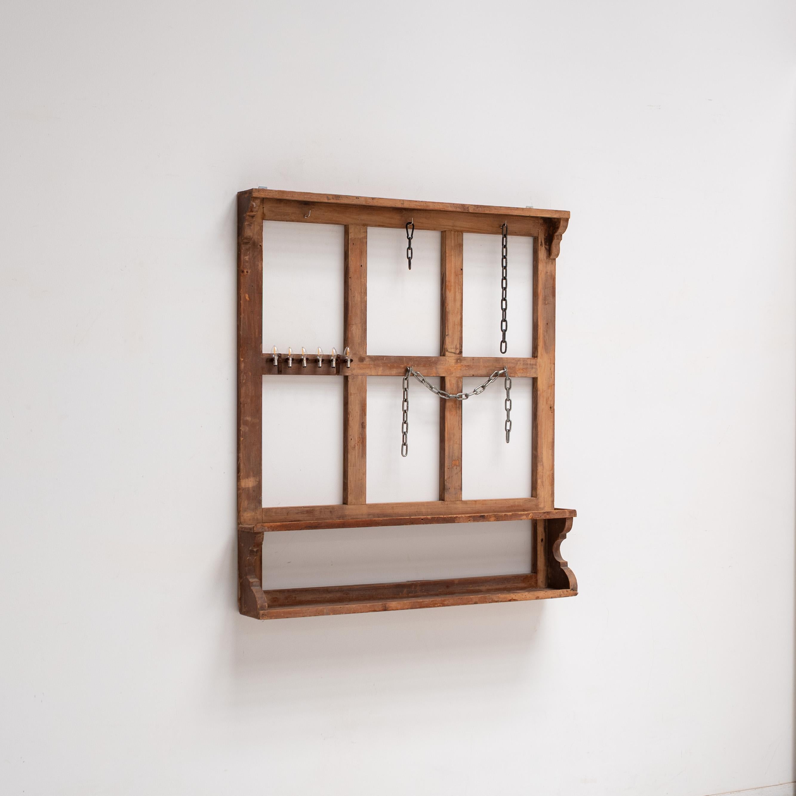 Vintage Französisch hölzerne Wand Display Rack, 1920er Jahre im Angebot 4