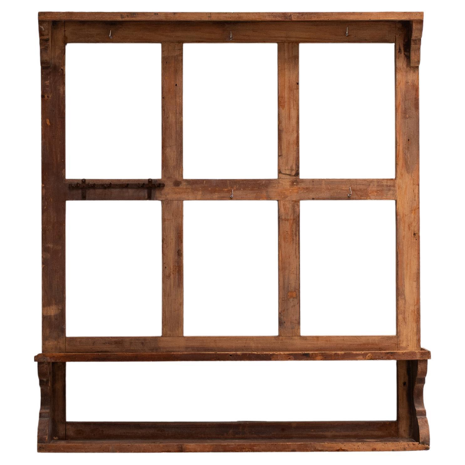 Vintage Französisch hölzerne Wand Display Rack, 1920er Jahre im Angebot
