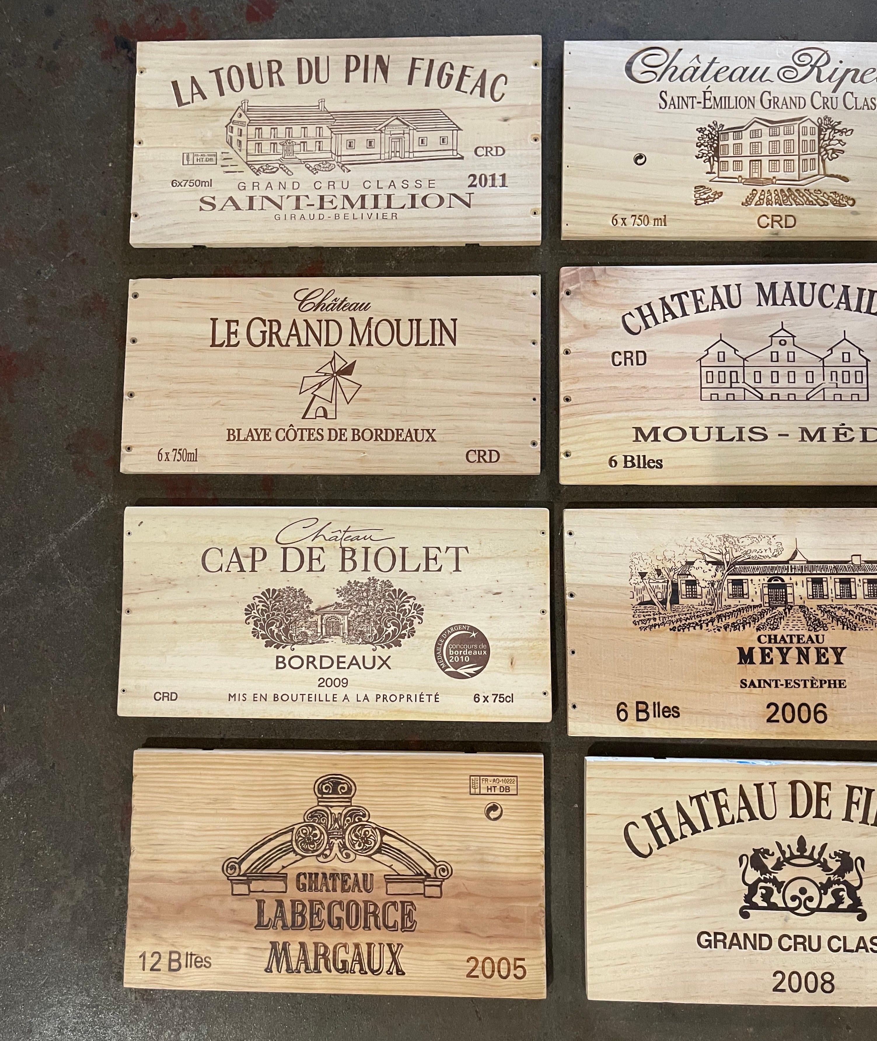 Français Boîte à vin et étiquettes françaises vintage en bois, lot de 12 en vente