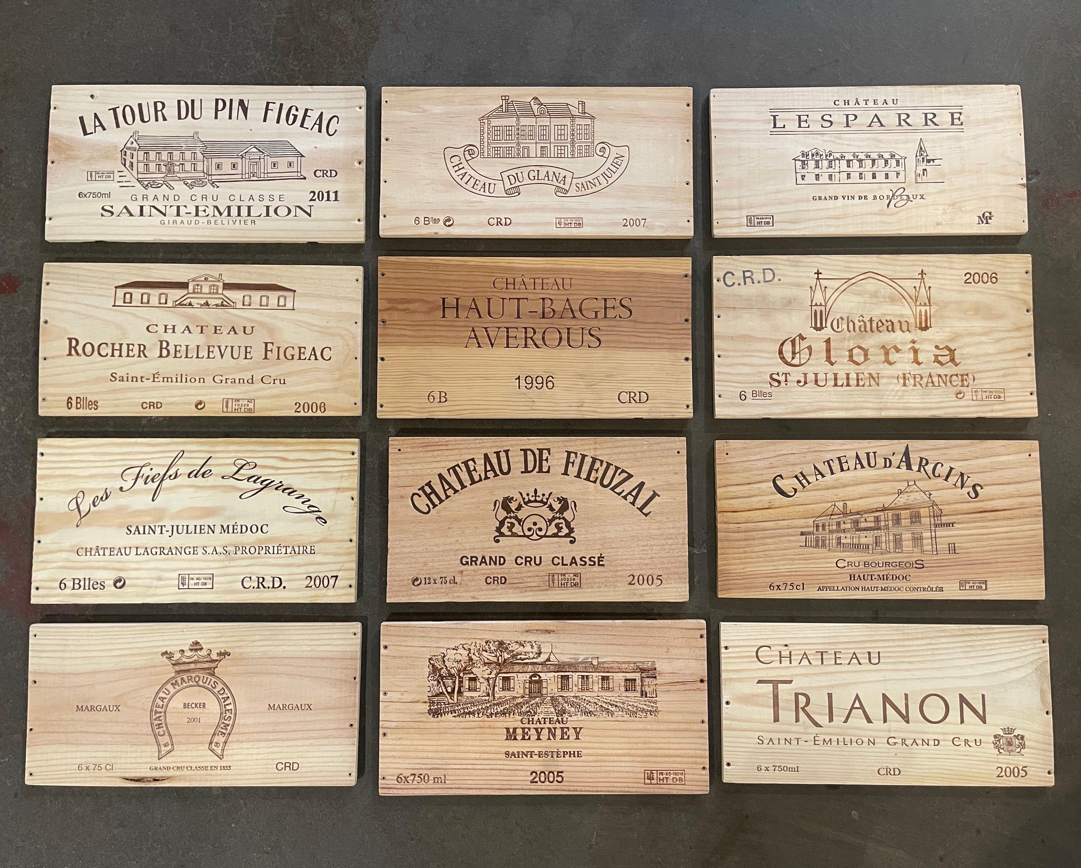 Boîte à vin et étiquettes françaises vintage en bois, lot de 12 Excellent état - En vente à Dallas, TX