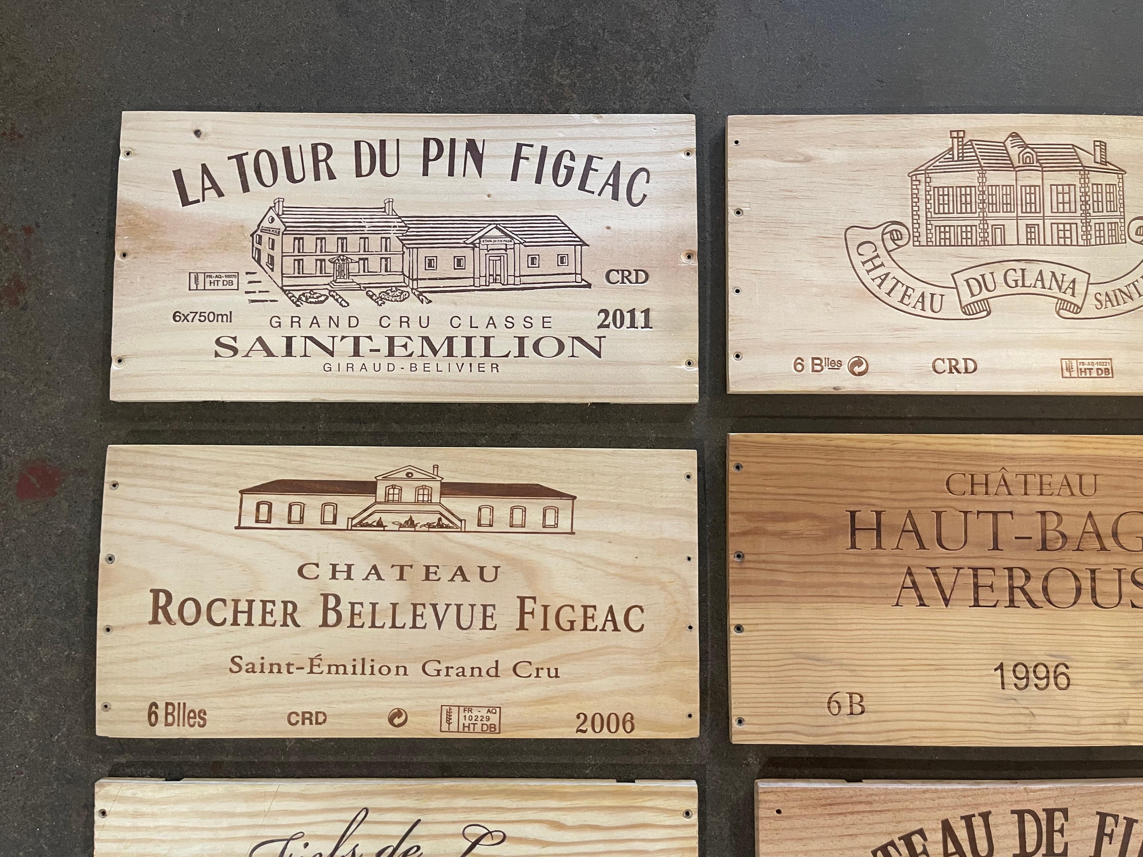 20ième siècle Boîte à vin et étiquettes françaises vintage en bois, lot de 12 en vente
