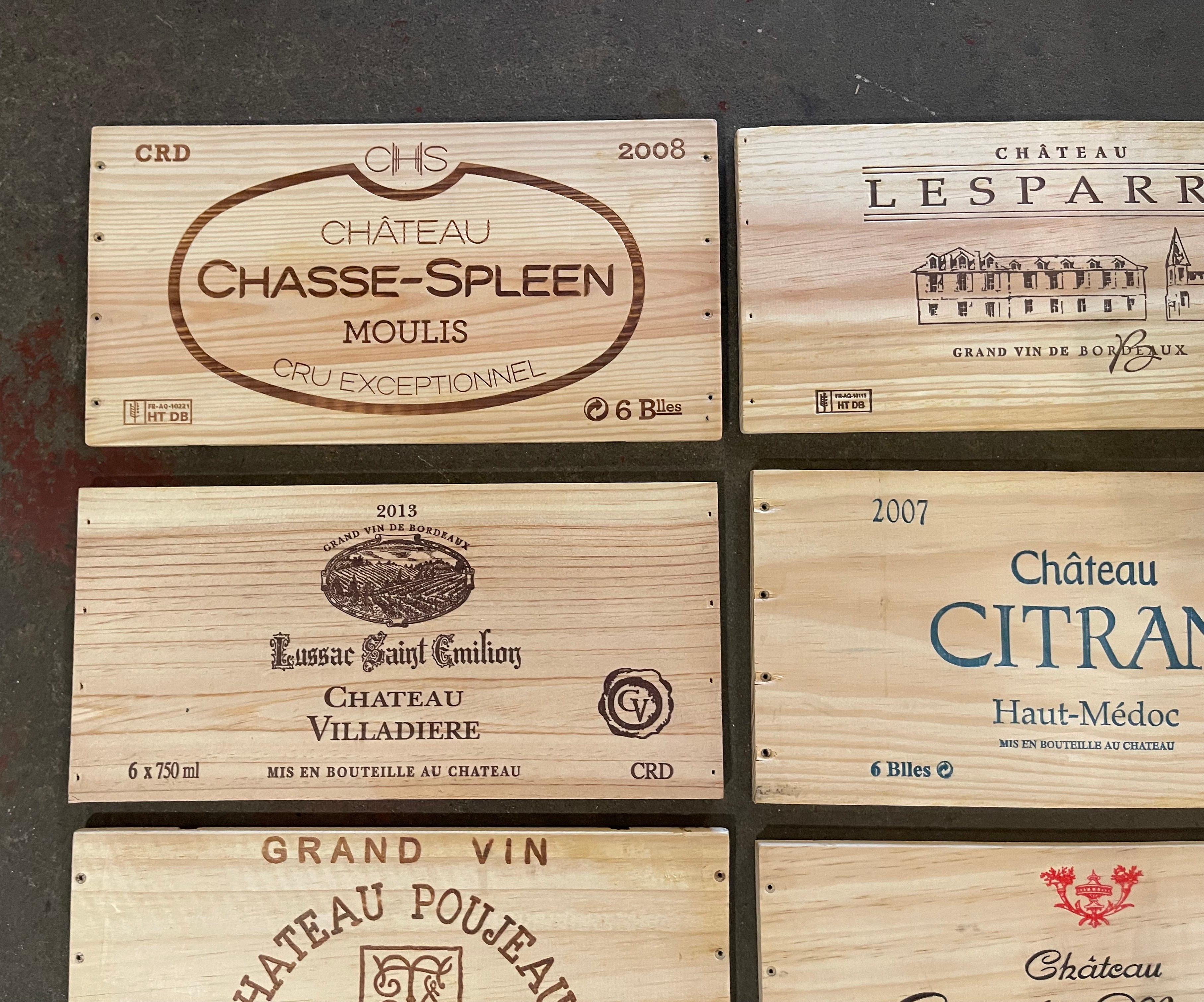 20ième siècle Boîte à vin et étiquettes françaises vintage en bois, lot de 12 en vente