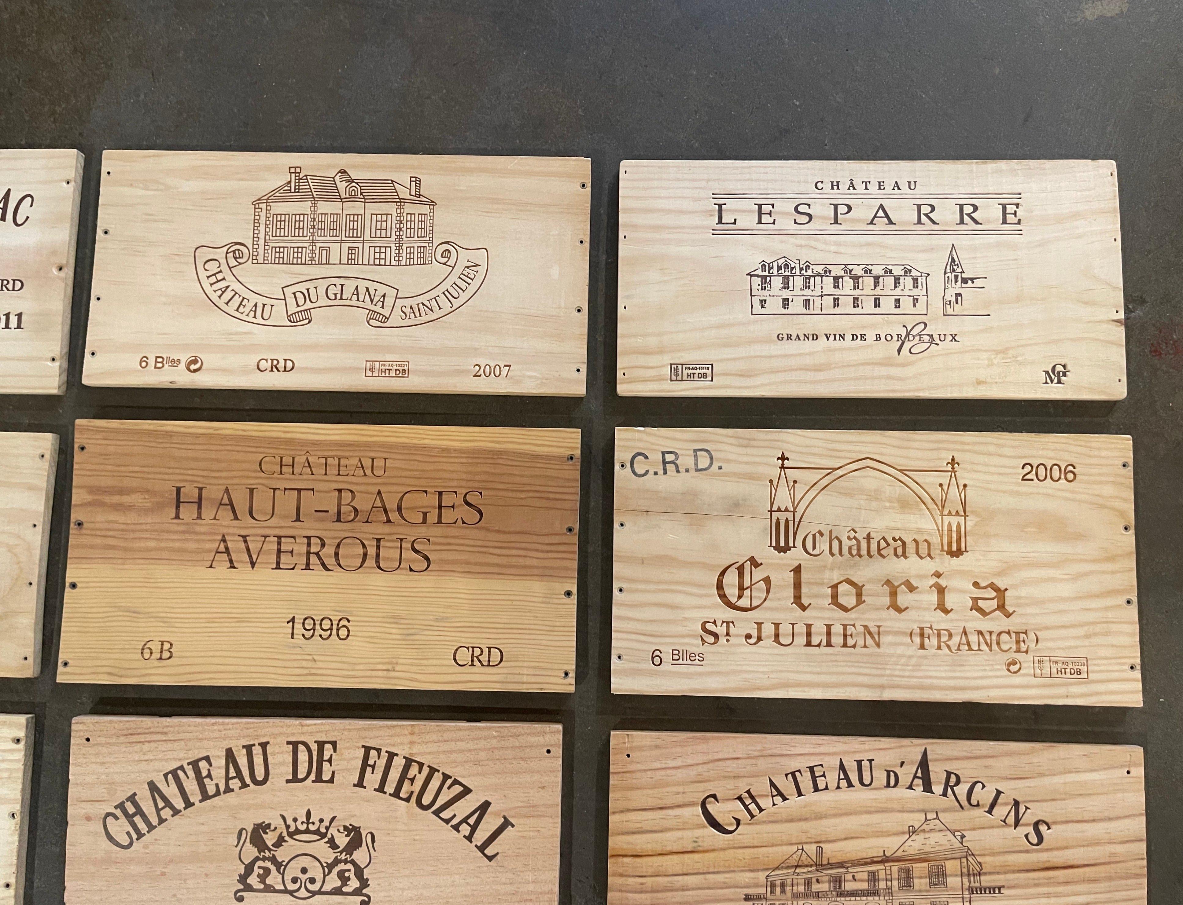 Bois Boîte à vin et étiquettes françaises vintage en bois, lot de 12 en vente