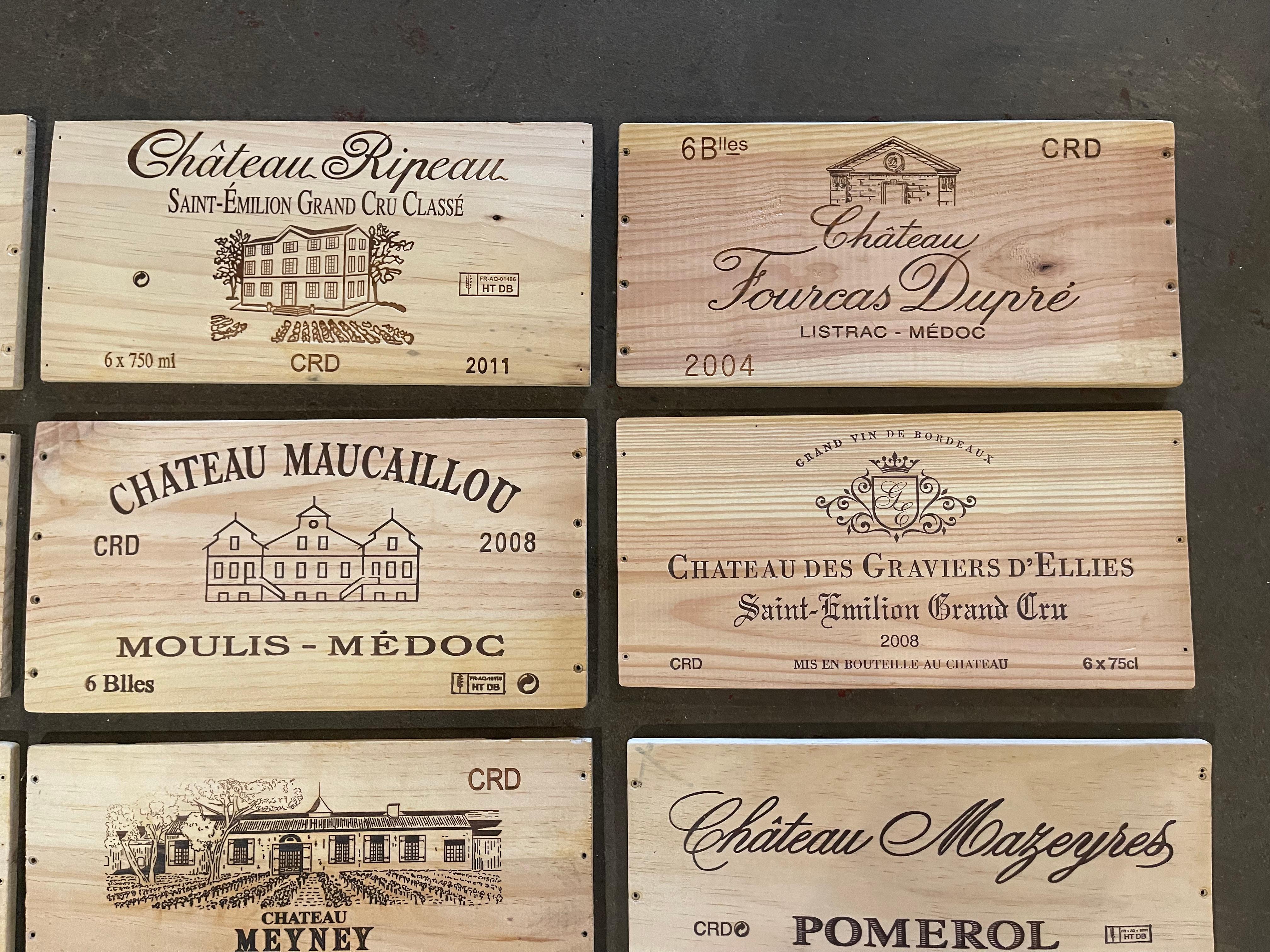Bois Boîte à vin et étiquettes françaises vintage en bois, lot de 12 en vente