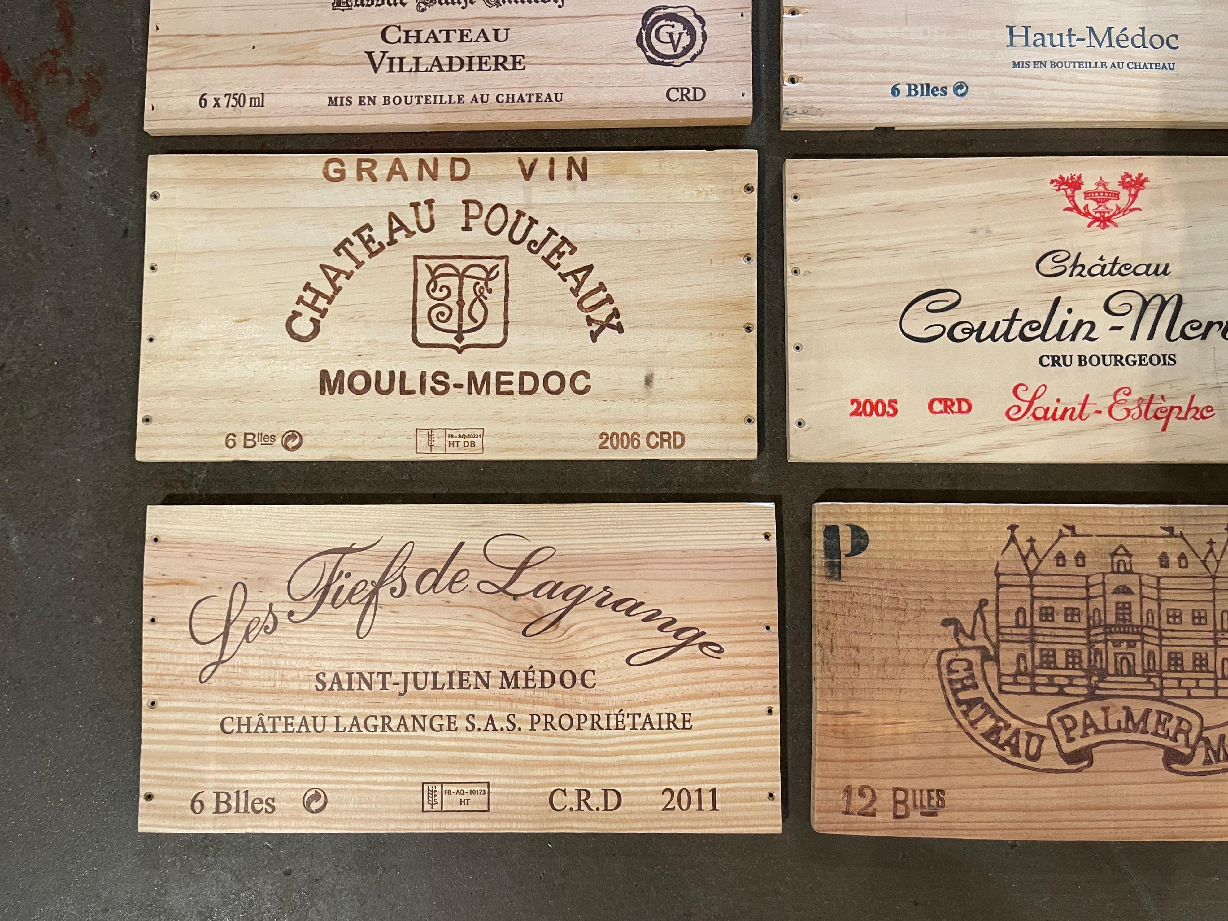 Boîte à vin et étiquettes françaises vintage en bois, lot de 12 en vente 1