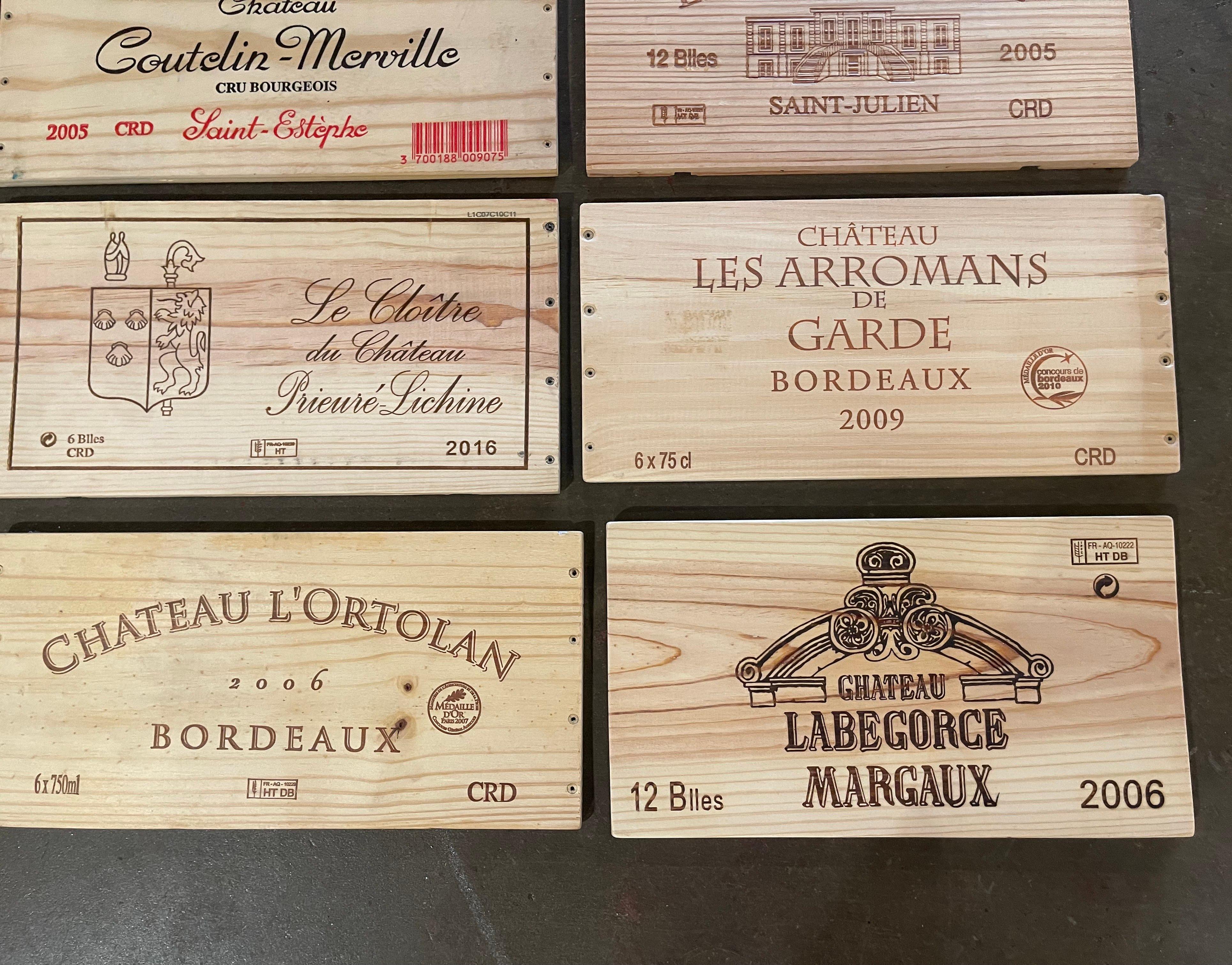 Boîte à vin et étiquettes françaises vintage en bois, lot de 12 en vente 2