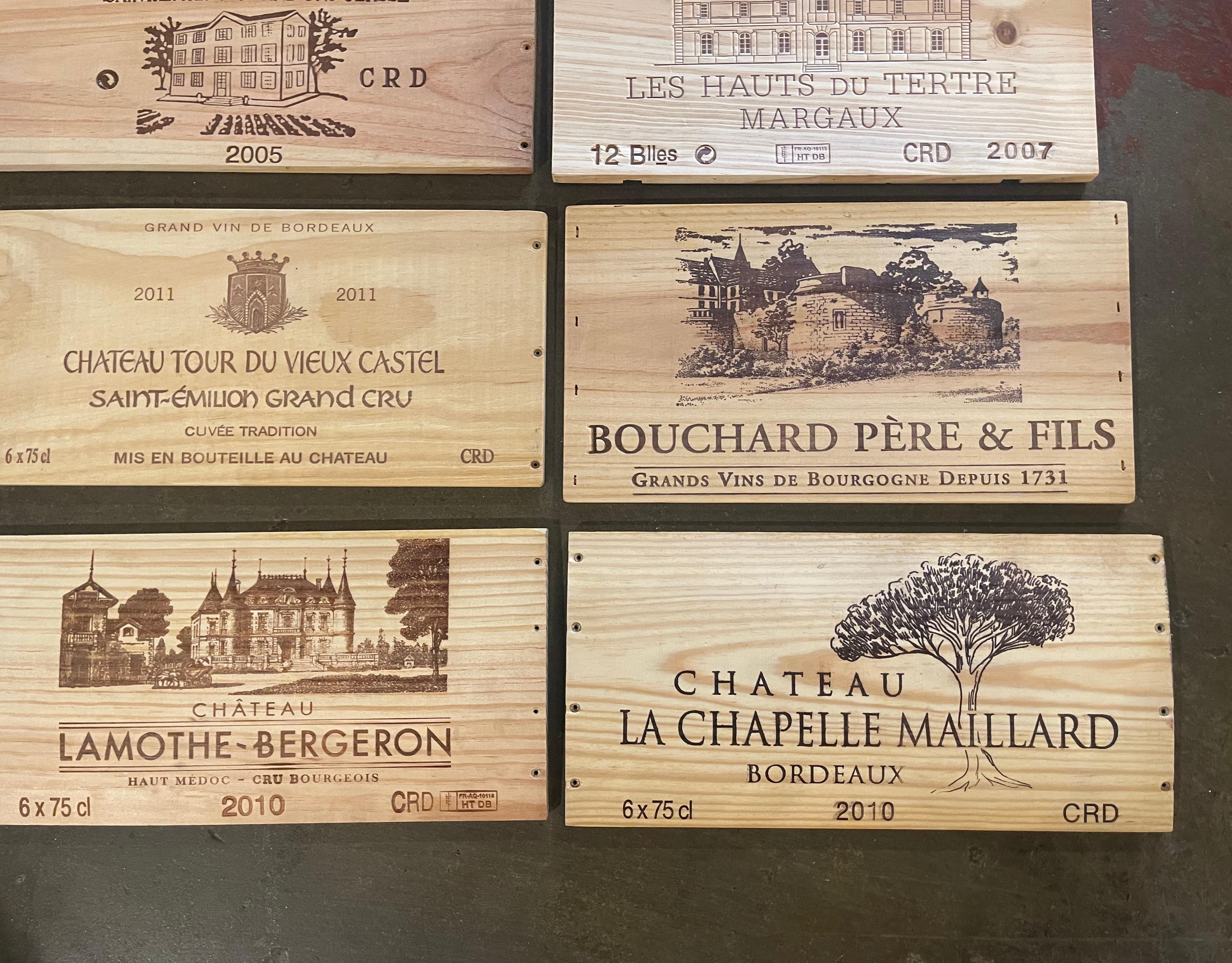 Boîte à vin et étiquettes françaises vintage en bois, lot de 12 en vente 2