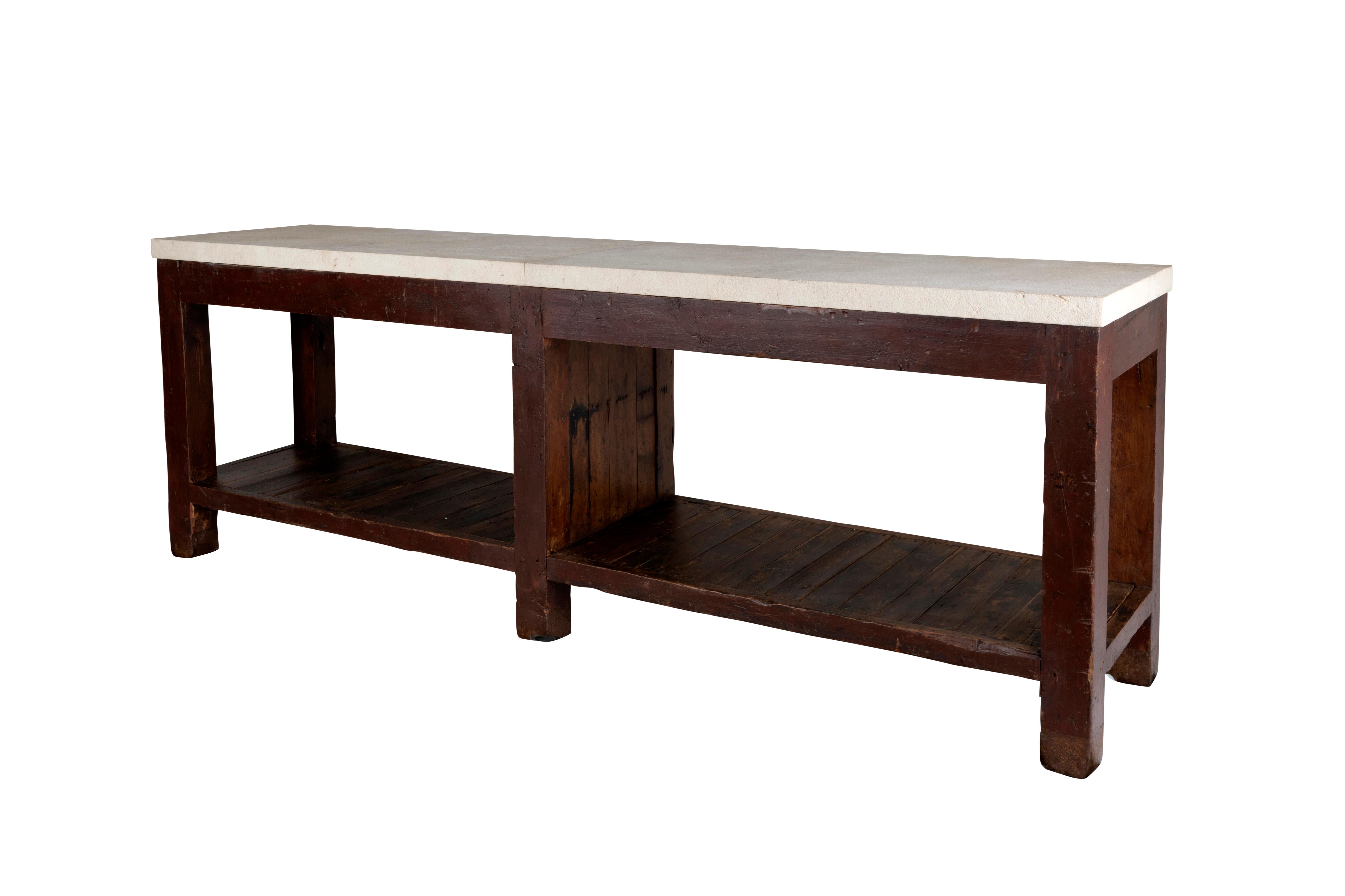 Console d'atelier française vintage avec plateau en pierre calcaire vieillie Bon état - En vente à Dallas, TX
