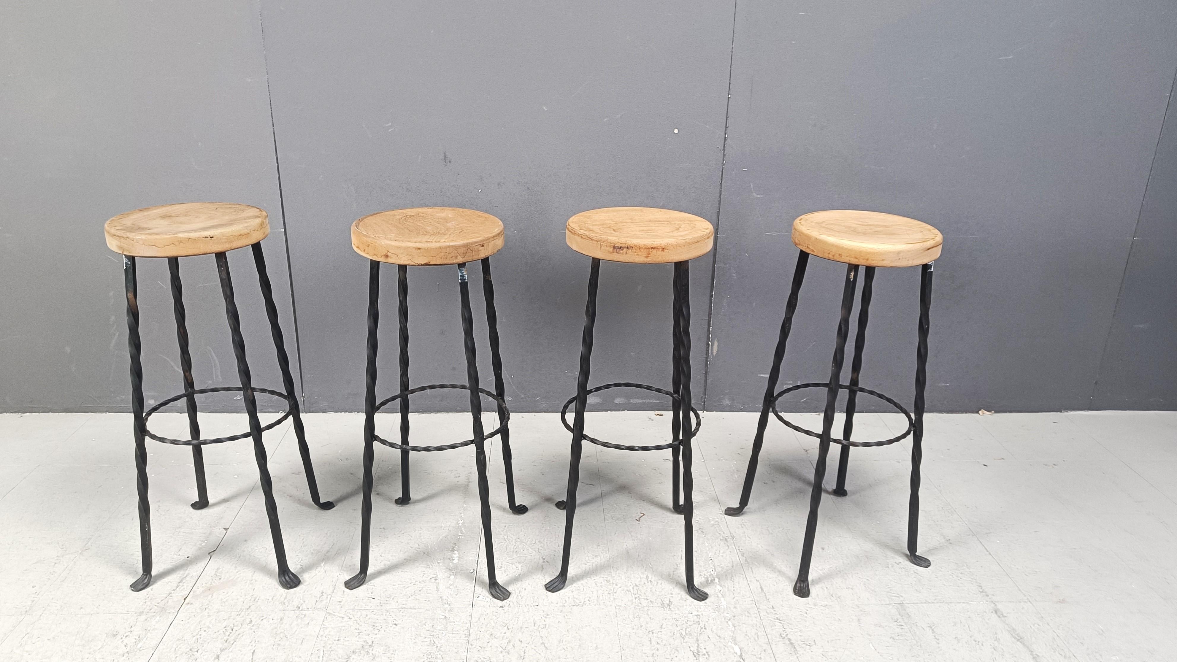 Rustico Sgabelli da bar francesi d'epoca in ferro battuto, anni '60 - set da 4 in vendita