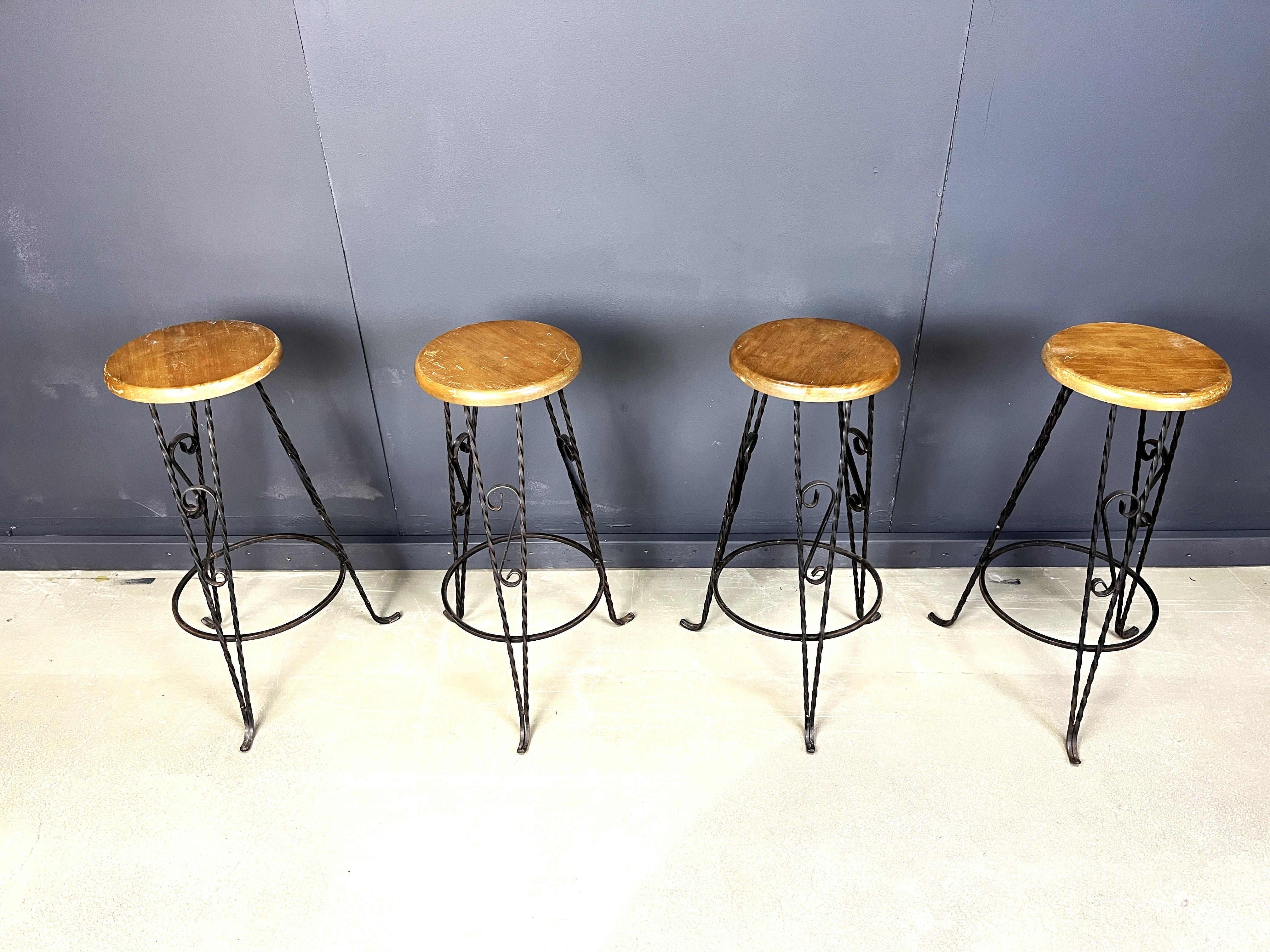 Rustico Sgabelli da bar francesi d'epoca in ferro battuto, anni '60 - set da 4 in vendita