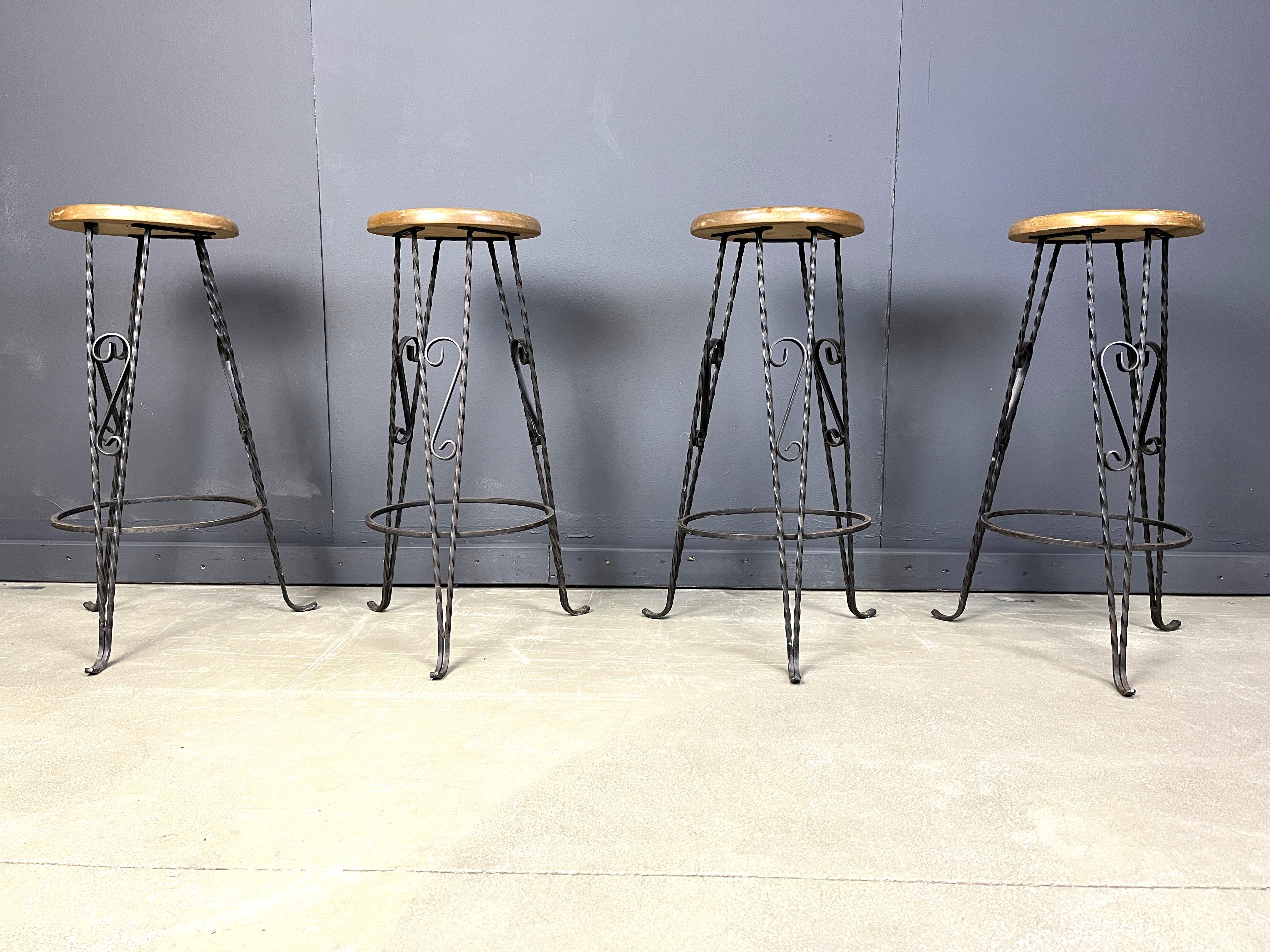 Sgabelli da bar francesi d'epoca in ferro battuto, anni '60 - set da 4 In condizioni buone in vendita a Leuven, Vlaams Gewest