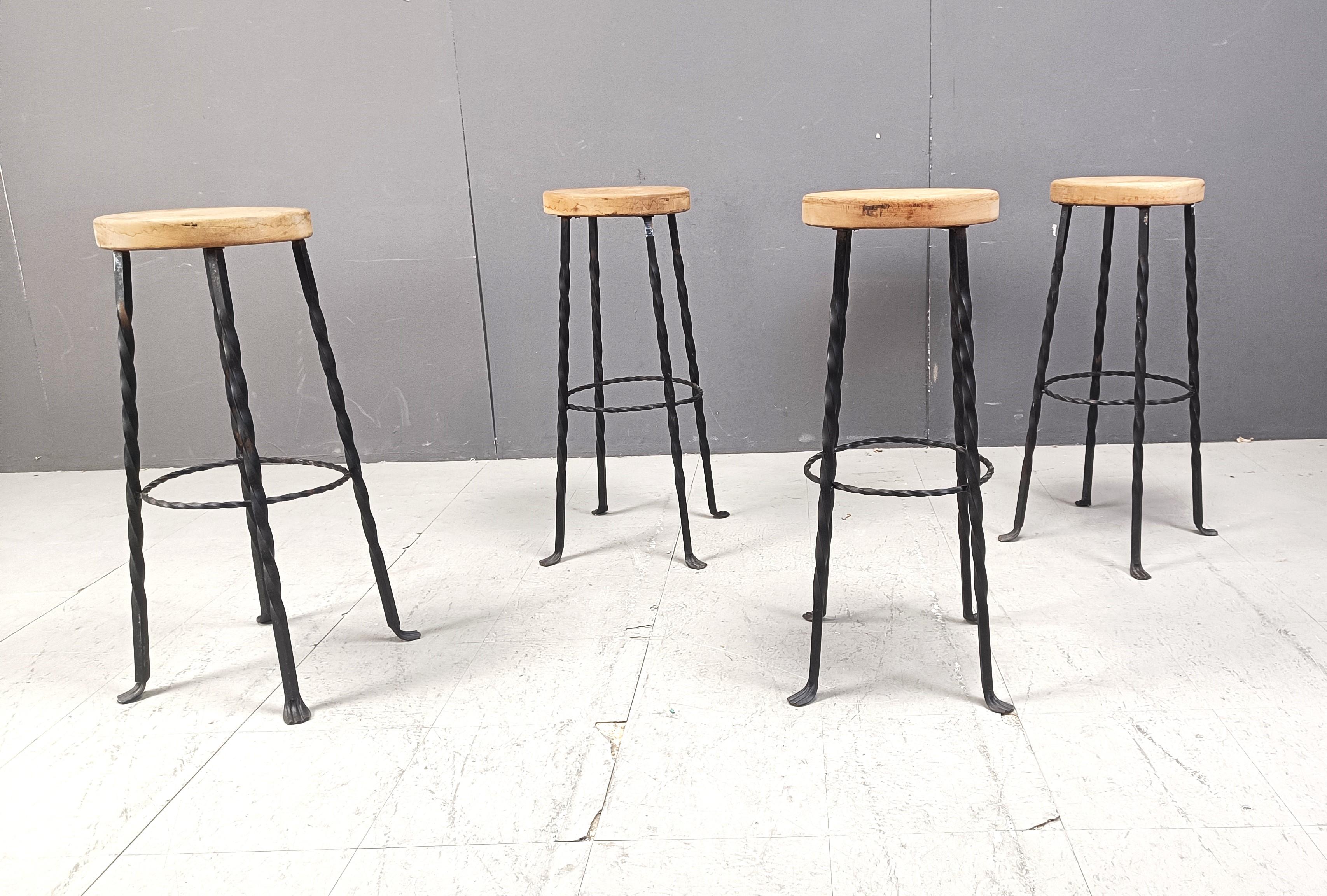 Sgabelli da bar francesi d'epoca in ferro battuto, anni '60 - set da 4 in vendita 2