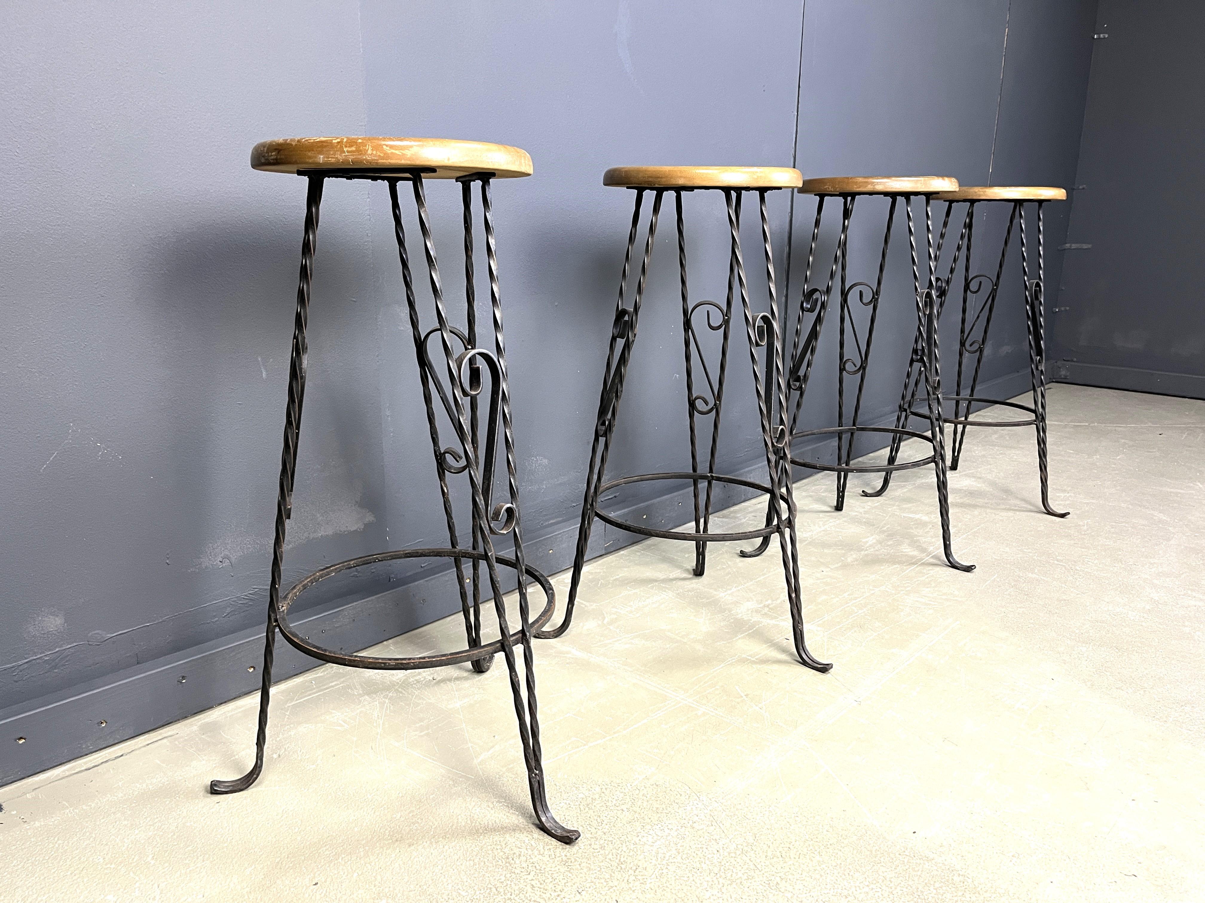 Sgabelli da bar francesi d'epoca in ferro battuto, anni '60 - set da 4 in vendita 2