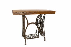 Mesa auxiliar vintage francesa de hierro forjado y roble Consola con base para máquina de coser c 1960