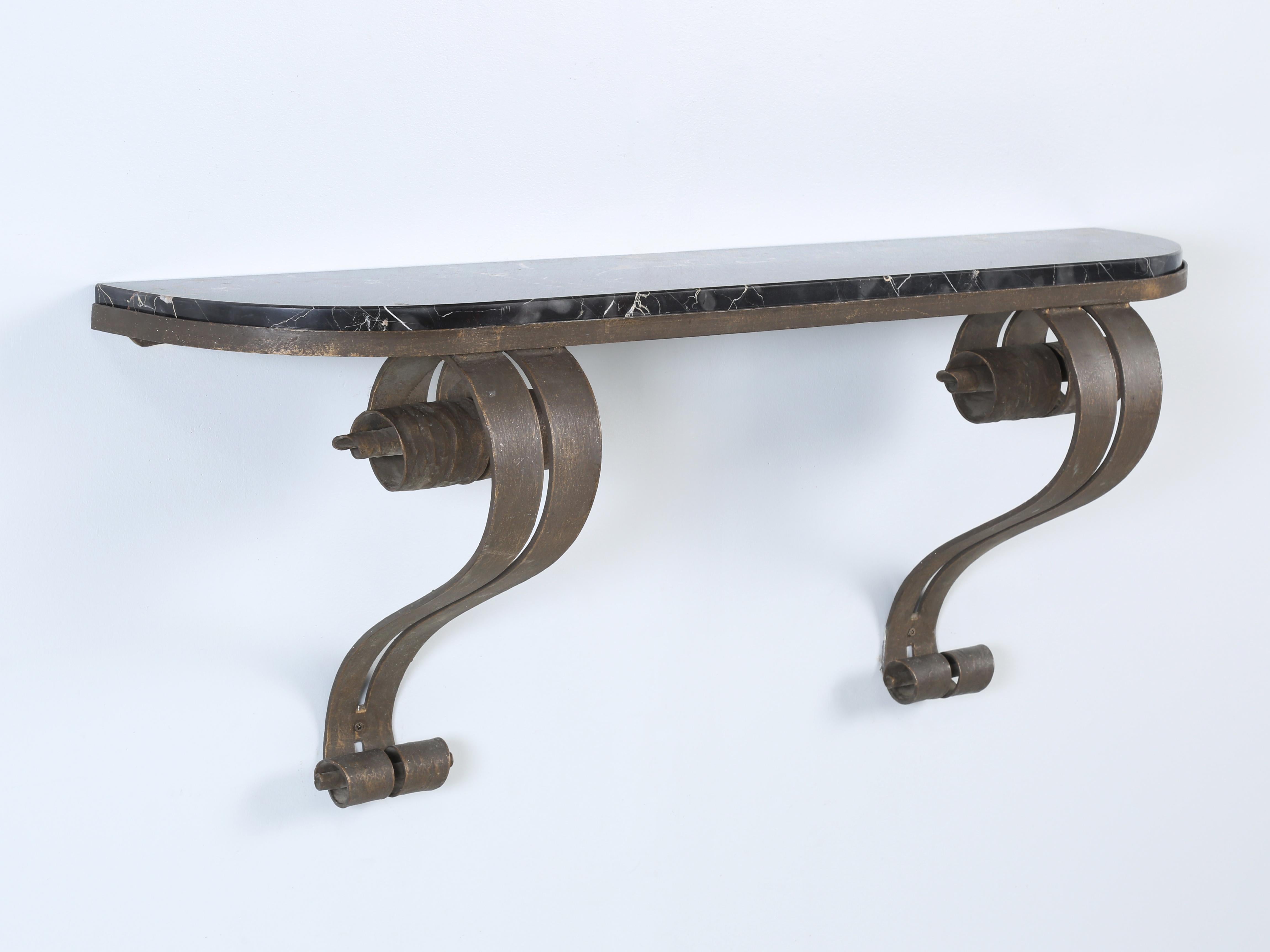 Art déco Console murale française en fer forgé avec finition en bronze des années 1940 en vente