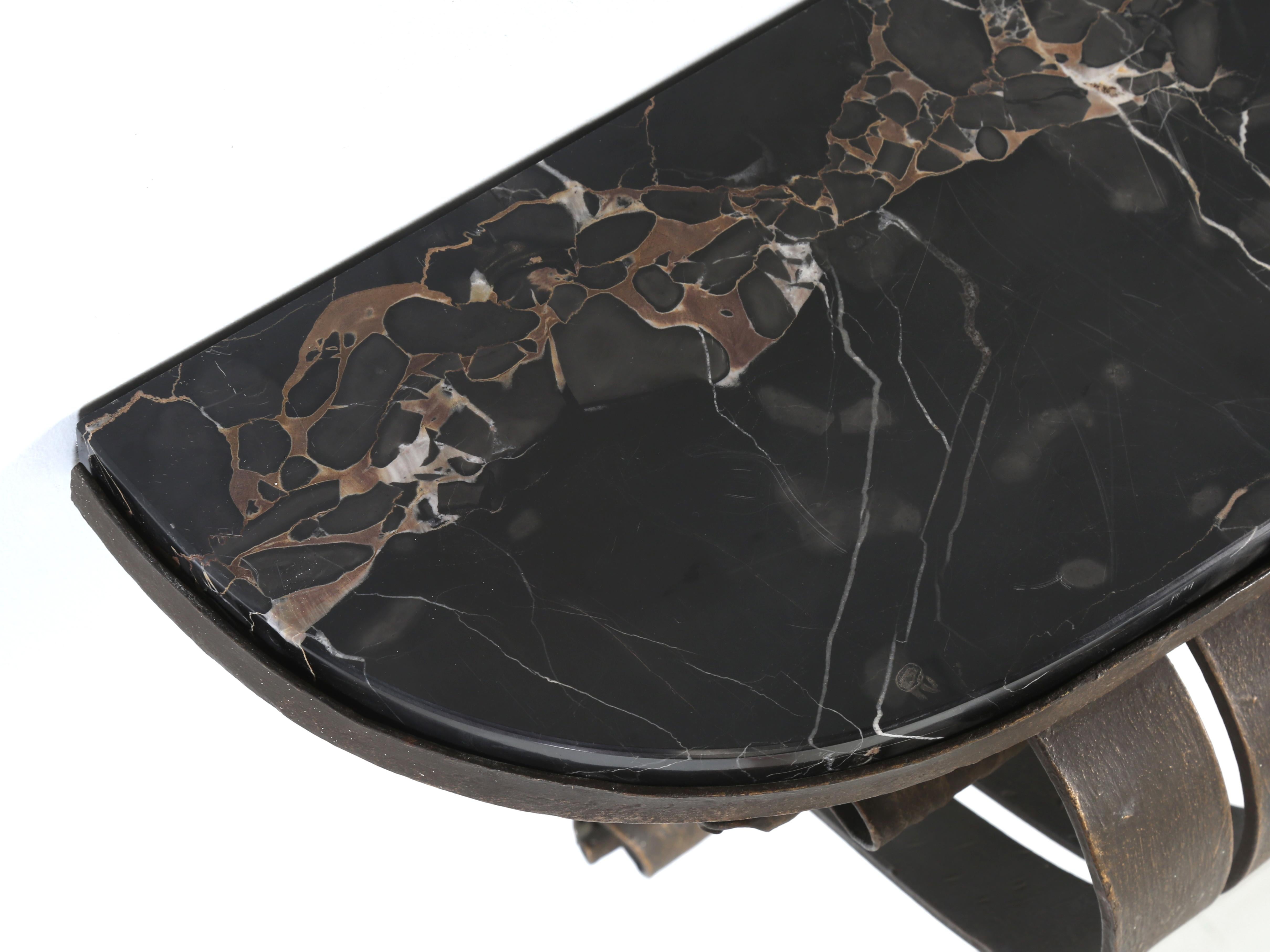 Milieu du XXe siècle Console murale française en fer forgé avec finition en bronze des années 1940 en vente