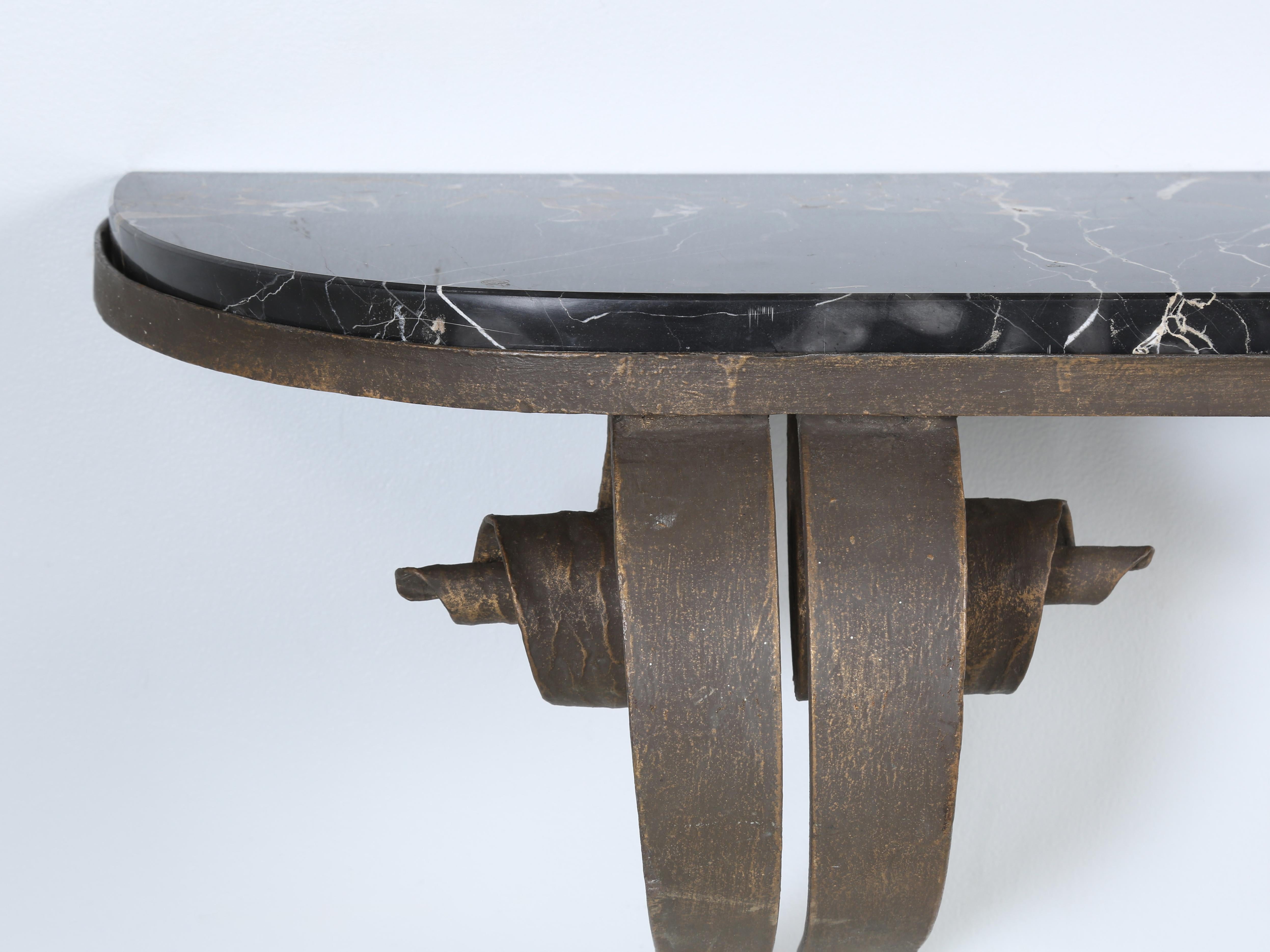 Fer Console murale française en fer forgé avec finition en bronze des années 1940 en vente