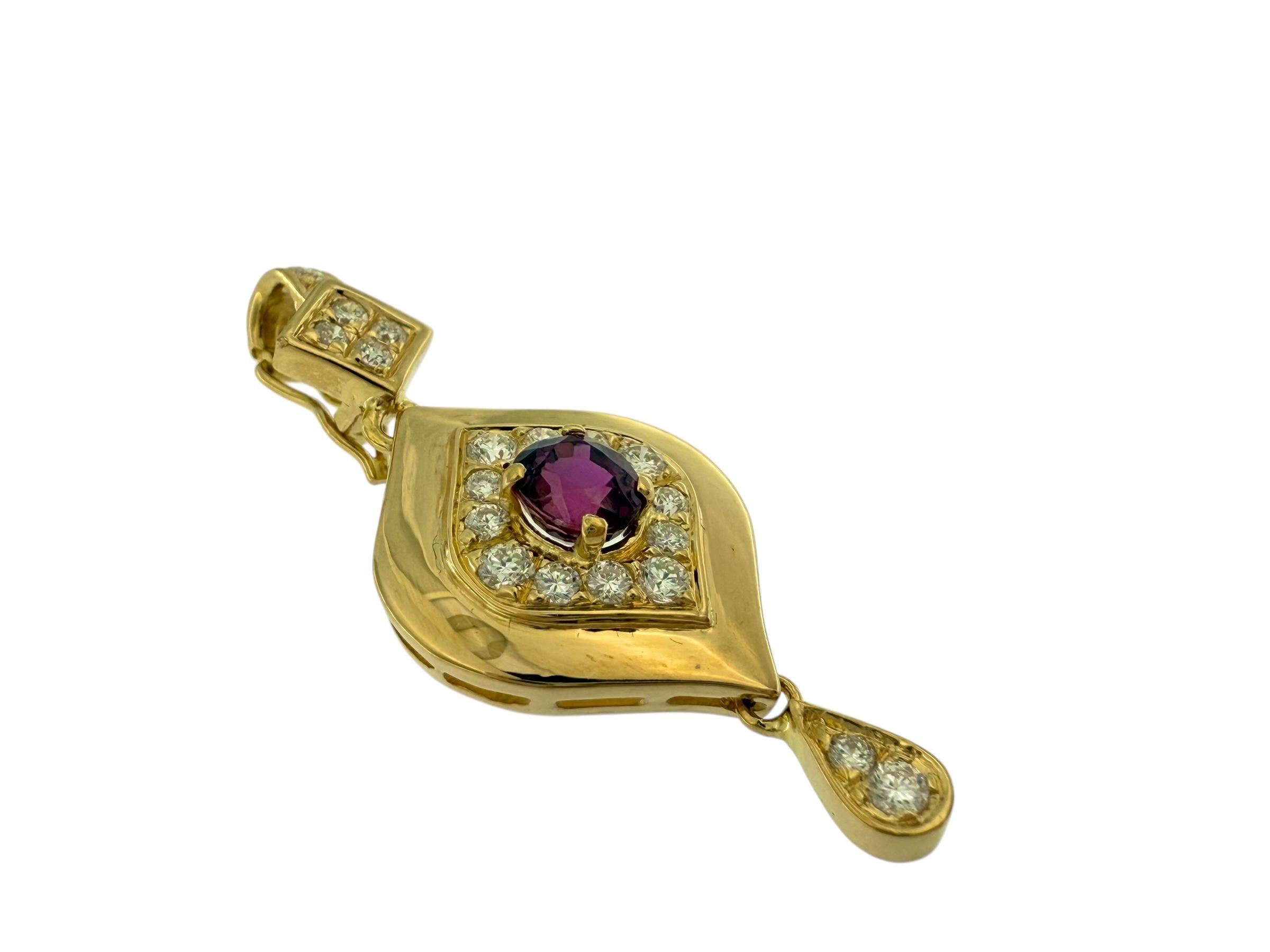 Französischer Gelbgold-Anhänger im Vintage-Stil mit Diamanten und Rubinen (Gemischter Schliff) im Angebot
