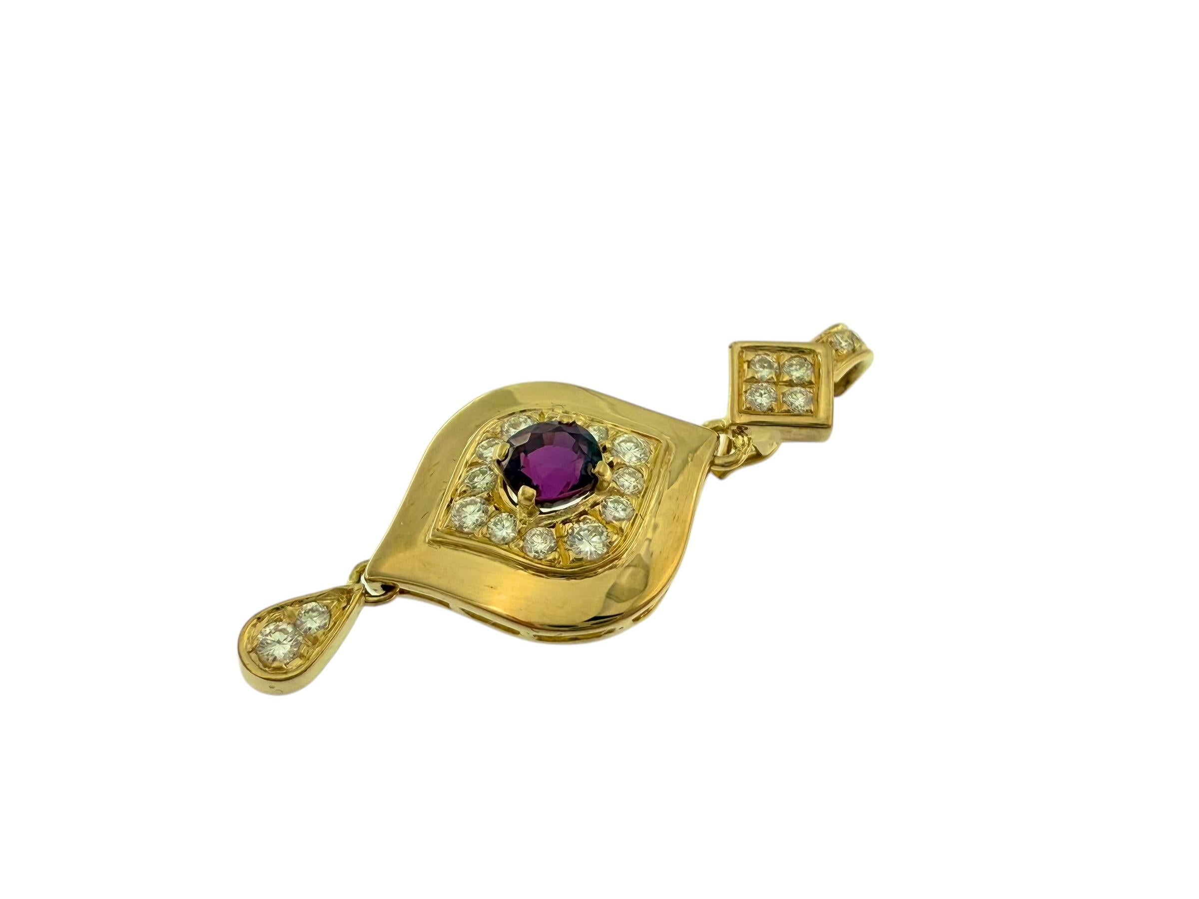 Französischer Gelbgold-Anhänger im Vintage-Stil mit Diamanten und Rubinen für Damen oder Herren im Angebot