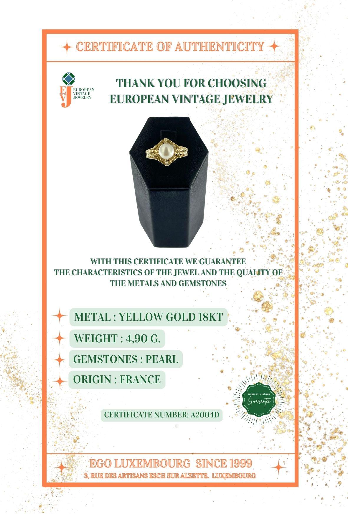 Anillo francés vintage de oro amarillo con perla blanca en venta 3