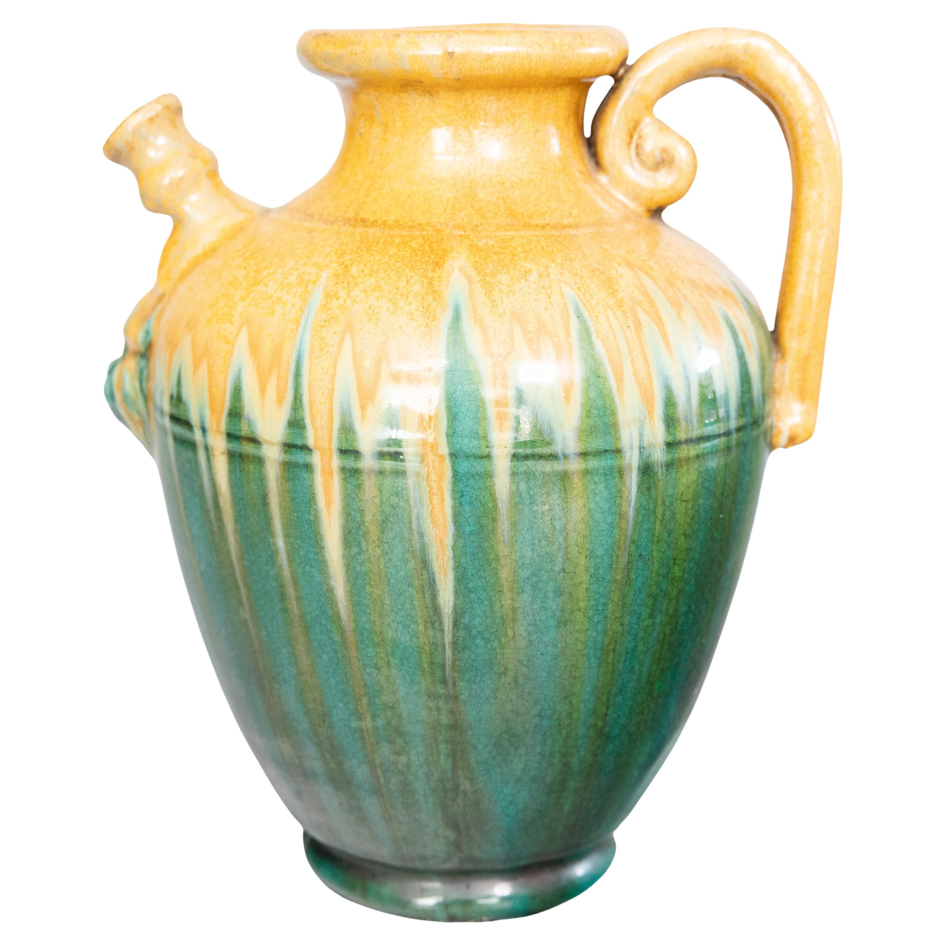 Brocca francese in terracotta a testa di leone con smaltatura gialla e verde in vendita
