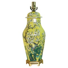 Giallo francese vintage  Dipinto a mano con uccelli e fiori in rilievo