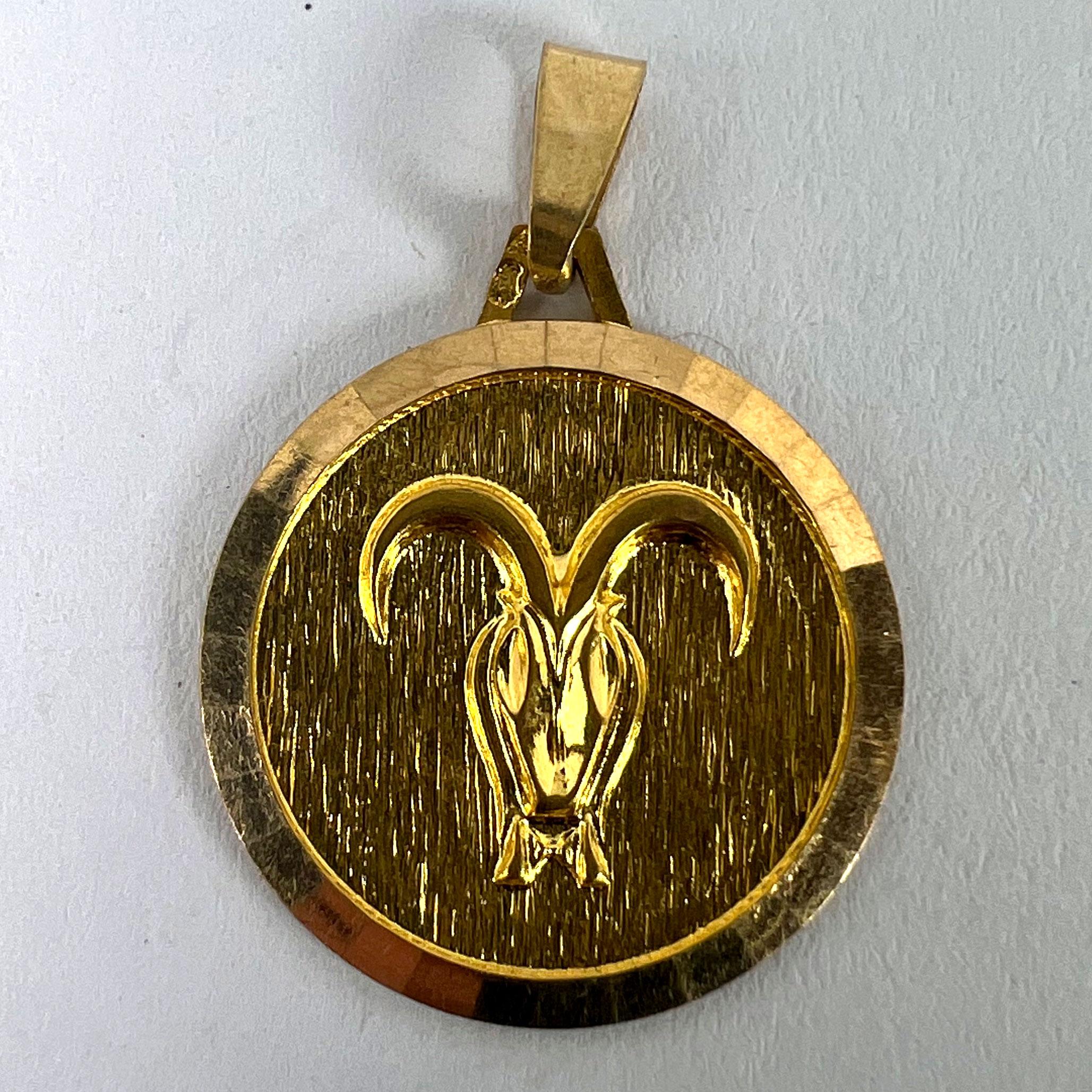 Ciondolo Charm d'epoca in oro giallo 18 carati con Zodiac Ares francese in vendita 7