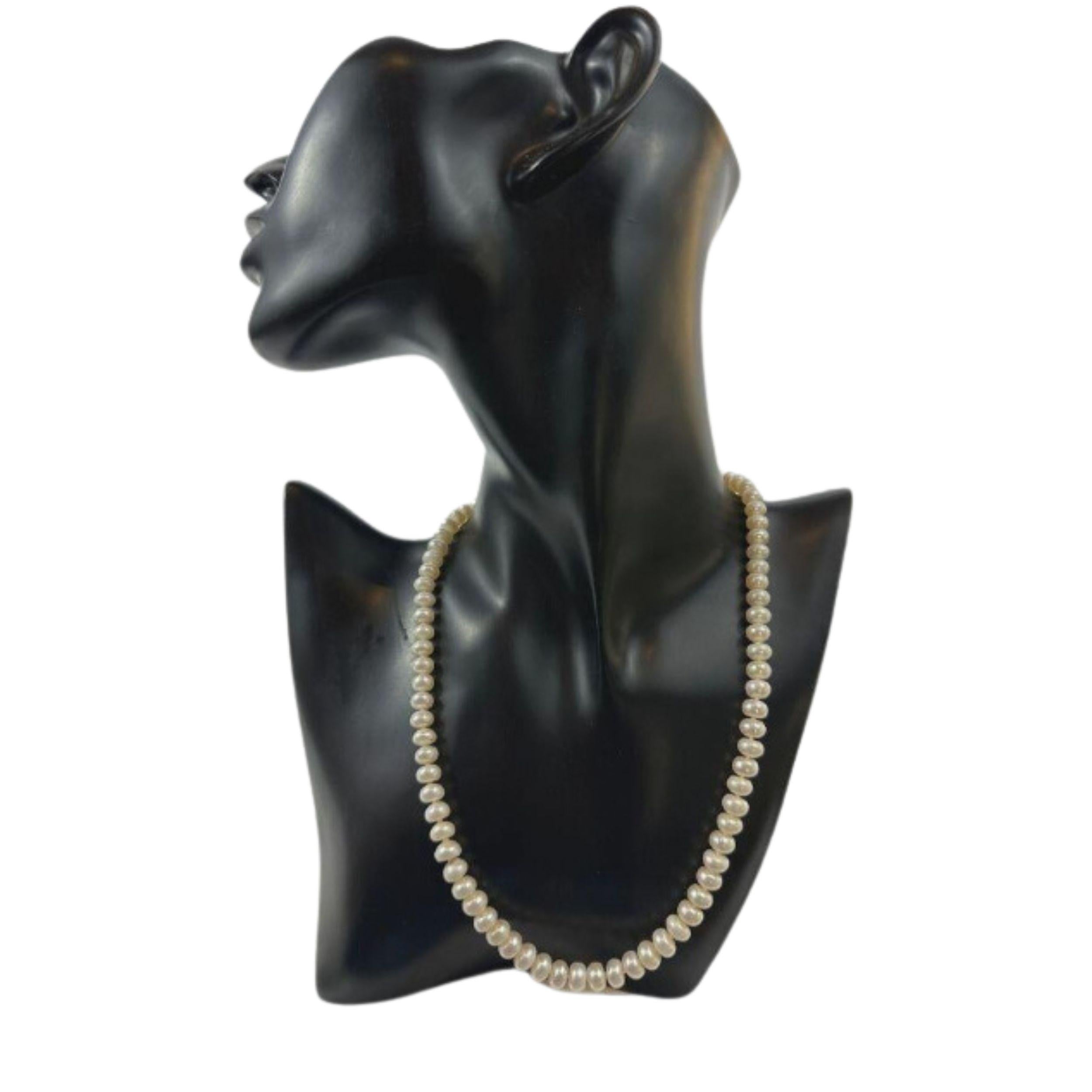 Vintage Fresh Water Natural Pearl Beaded Necklace In Excellent Condition For Sale In Jacksonville, FL