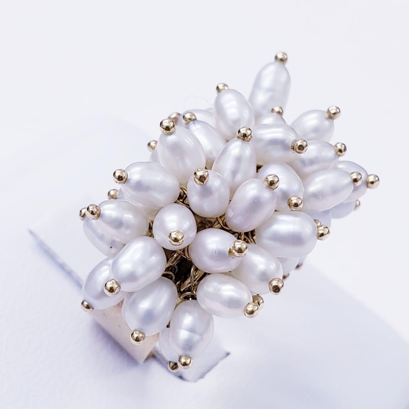 Vintage Fresh Water Pearls 18 Karat Gold Cluster Ring In Good Condition For Sale In Miami, FL