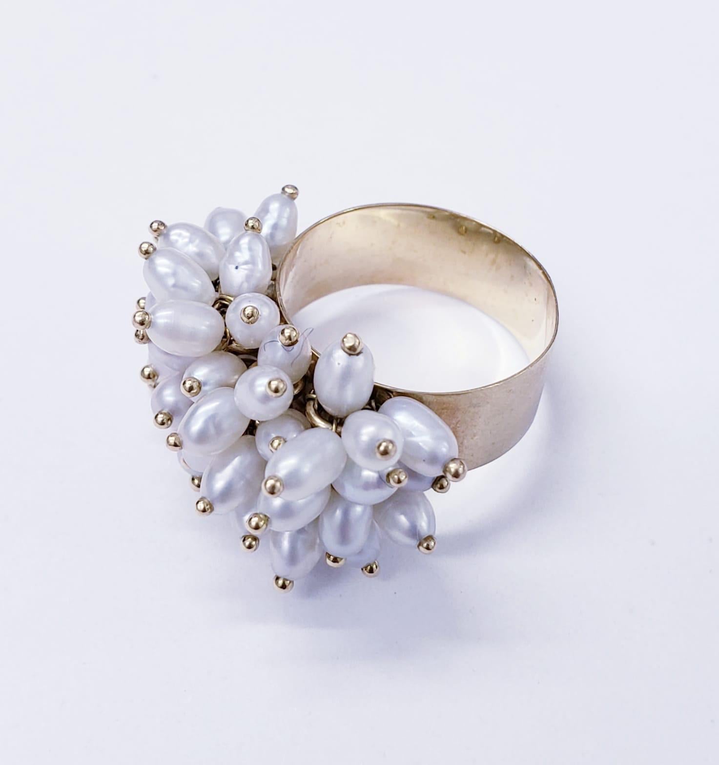 Vintage Fresh Water Pearls 18 Karat Gold Cluster Ring For Sale 1