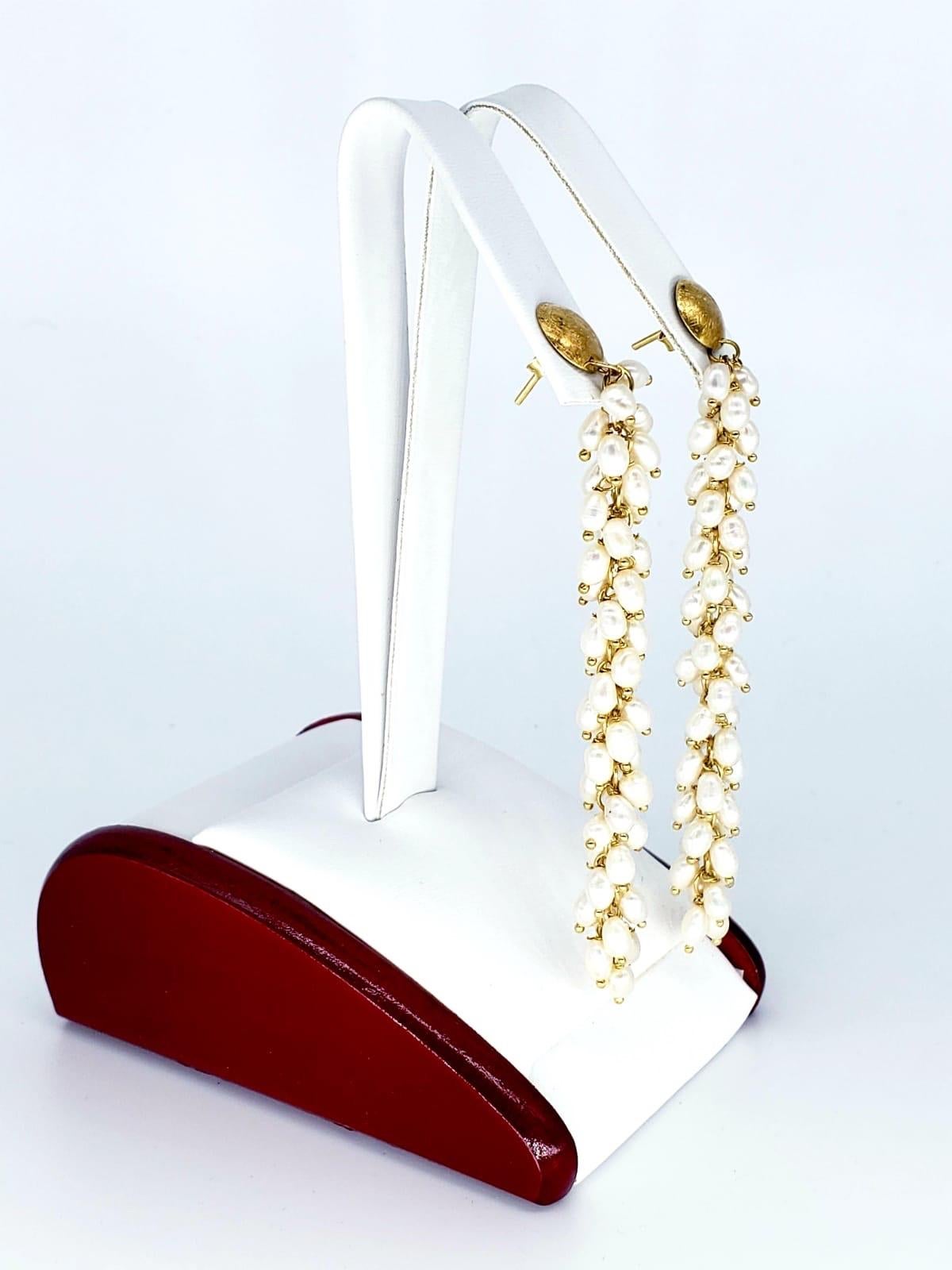 Women's Vintage Freshwater Sea Pearls Dangling Drop Earrings 18 Karat Gold For Sale