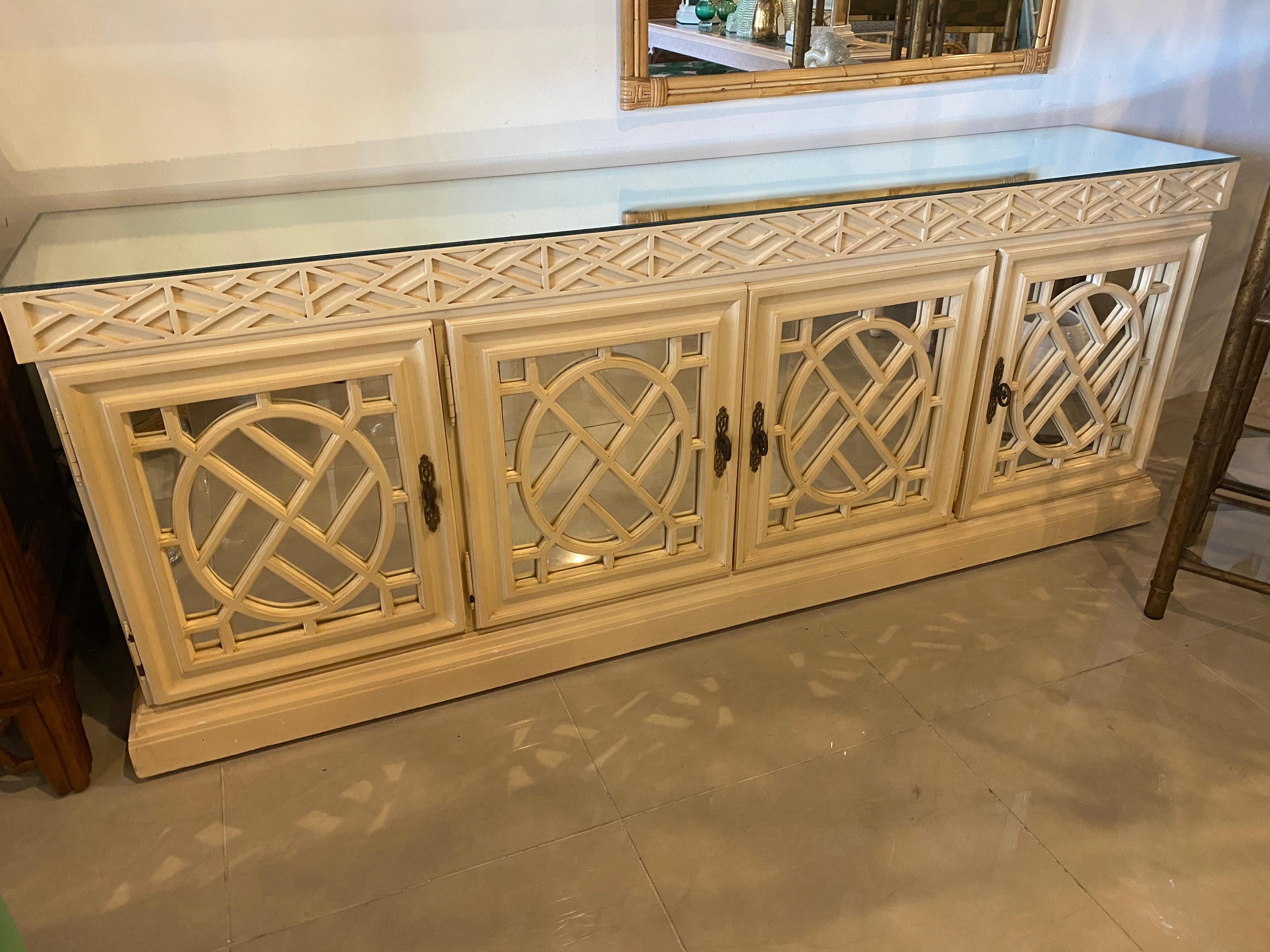 Vintage Fretwork Fret Work Chinese Chippendale Mirrored Credenza Buffet Cabinet In Good Condition In West Palm Beach, FL