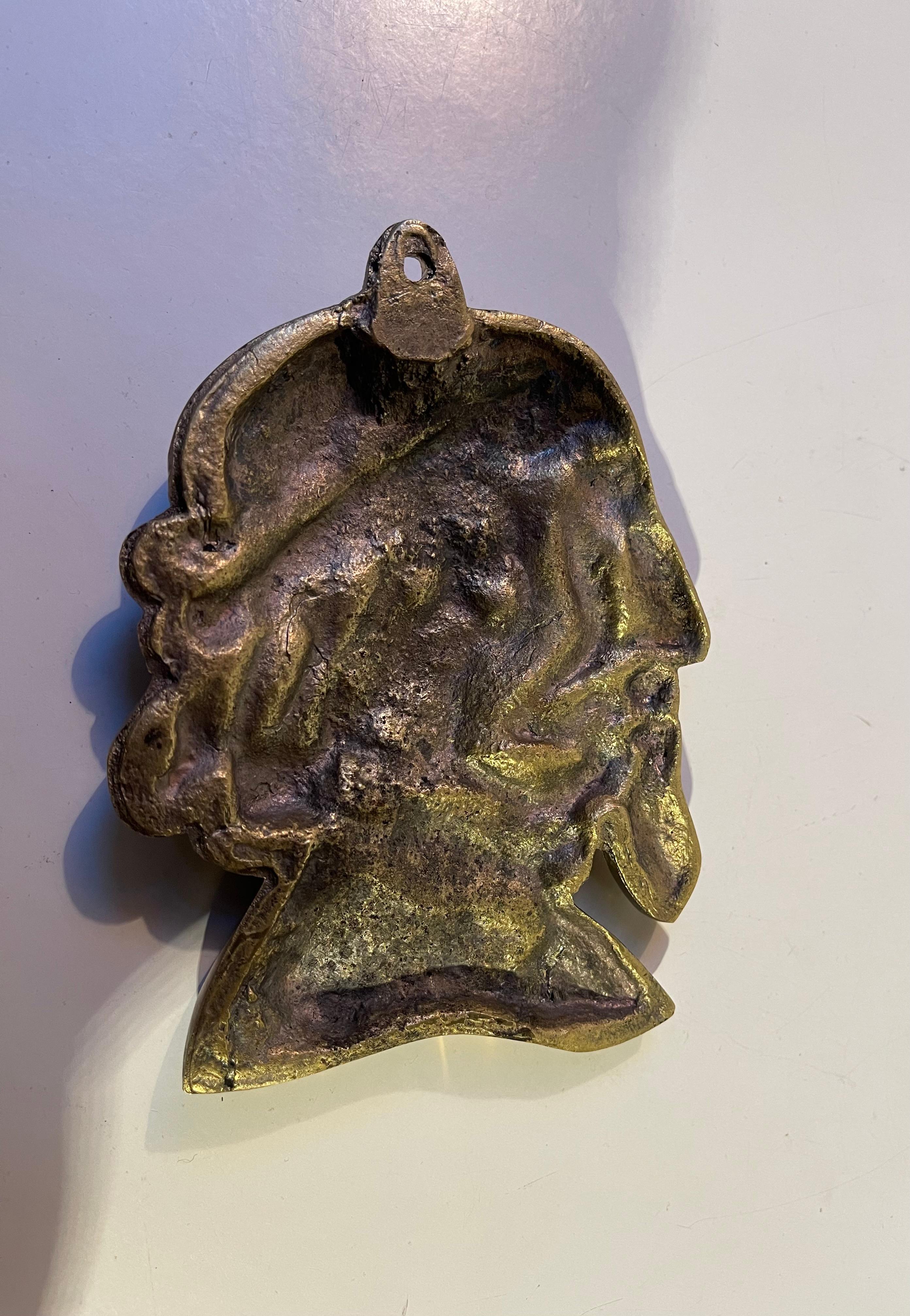 Scandinavo Placca da parete freudiana erotica in ottone 