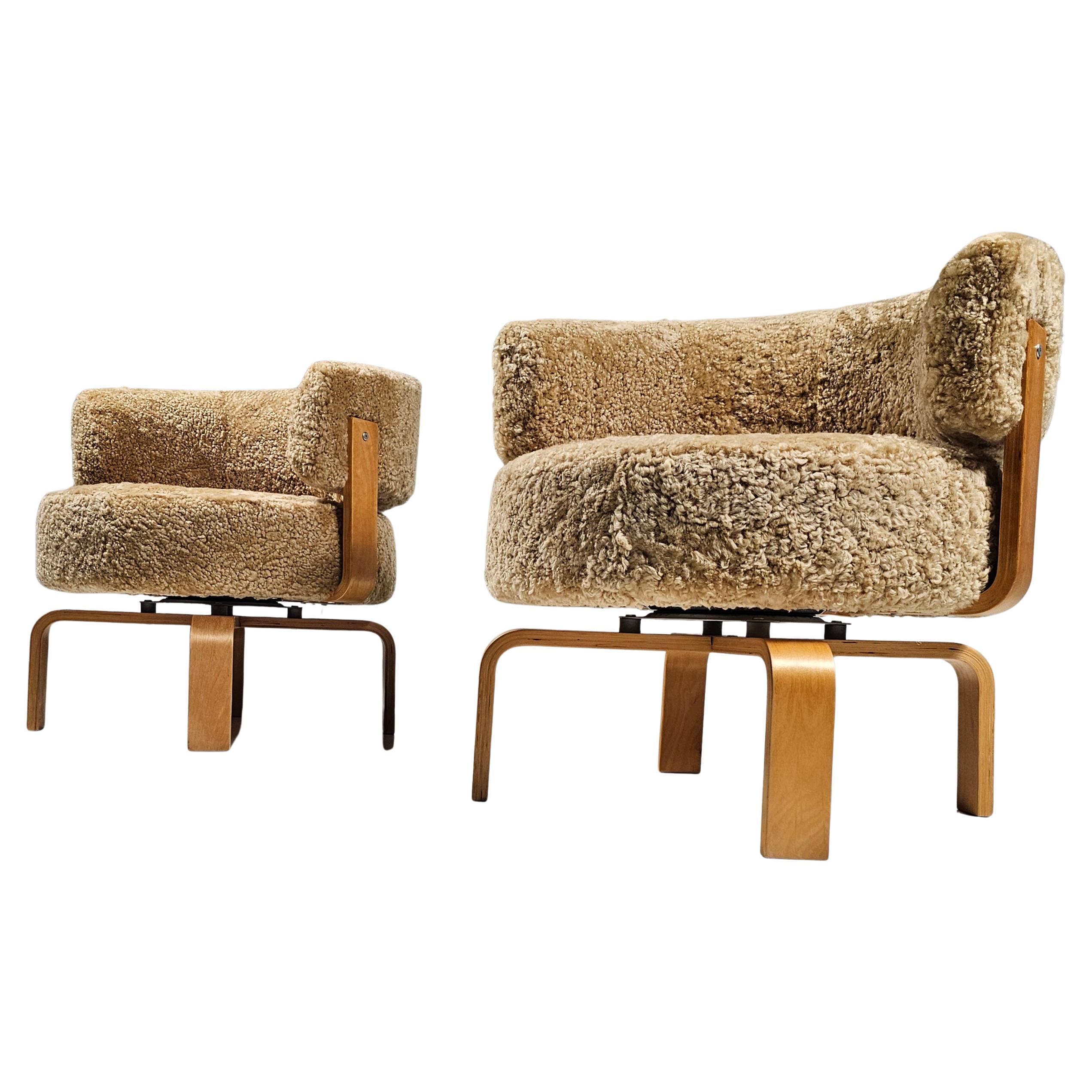 Fridene-Drehstühle,  Carina Bengs, Ikea, 2004

Wunderschönes Set aus Fridene-Drehsesseln.  Neu gepolstert mit hochwertiger Lammwolle in Shearling-Qualität.  Rahmen und Beine aus gebogenem Buchenholz. Entworfen von Carina Bengs für Ikea im Jahr 2004.