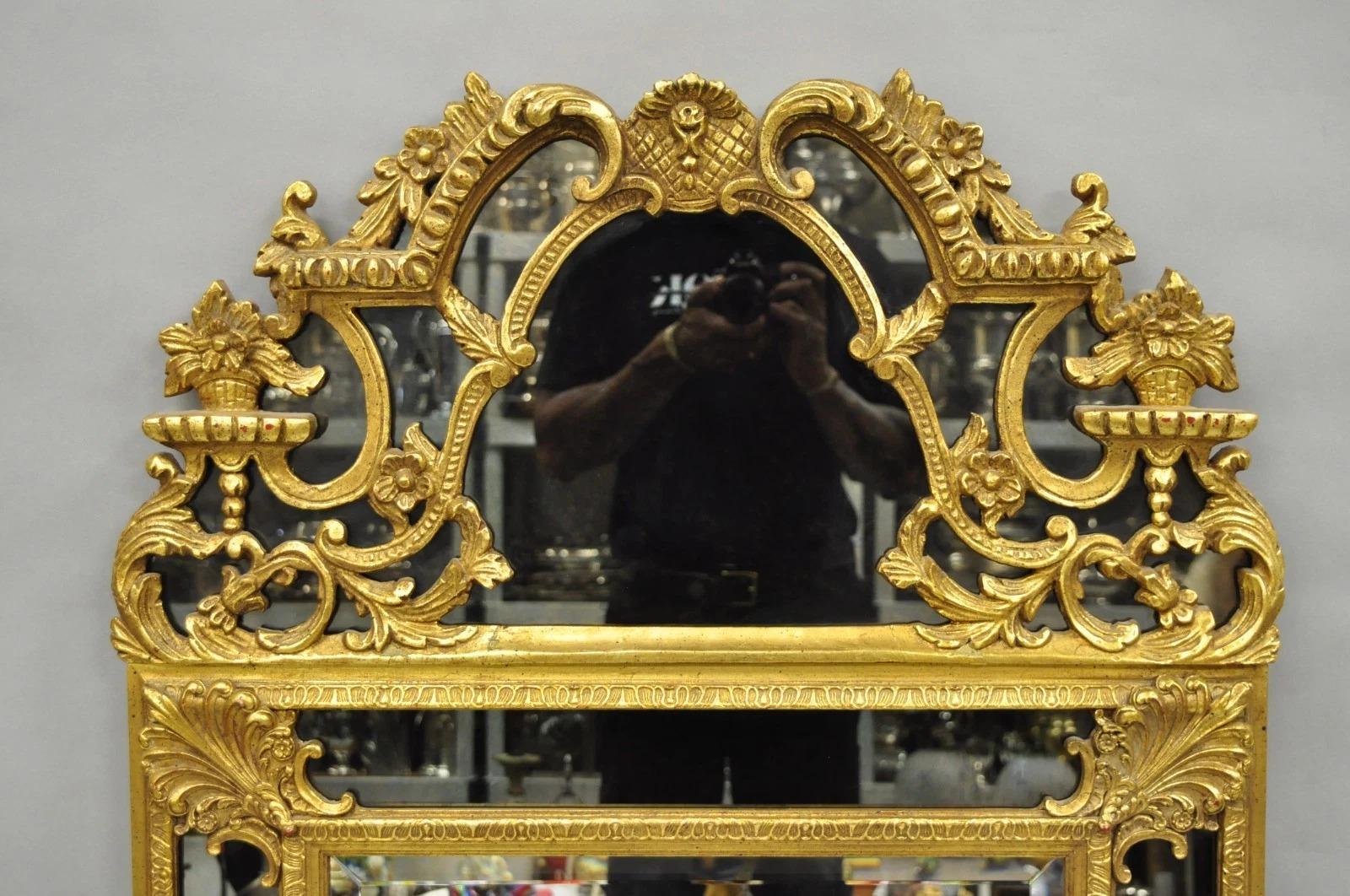 Vintage Friedman Bros French Louis XV Rococo Style Gold Gilt Espejo de cristal ahumado Luis XV en venta