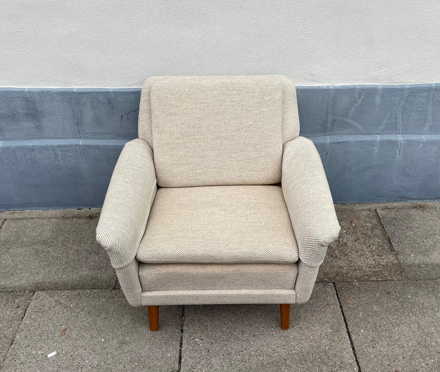 Vintage Fritz Hansen Armchair in Off White Wool by Folke Ohlsson For Sale 4