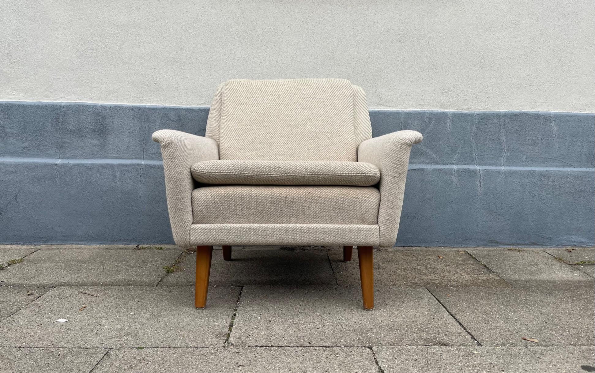 Vintage Fritz Hansen Armchair in Off White Wool by Folke Ohlsson For Sale 5