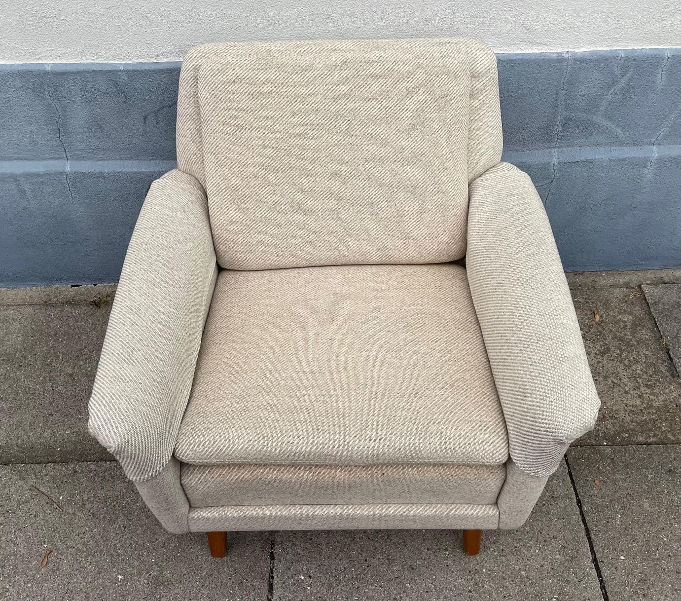 Mid-Century Modern Vintage Fritz Hansen Armchair in Off White Wool by Folke Ohlsson For Sale