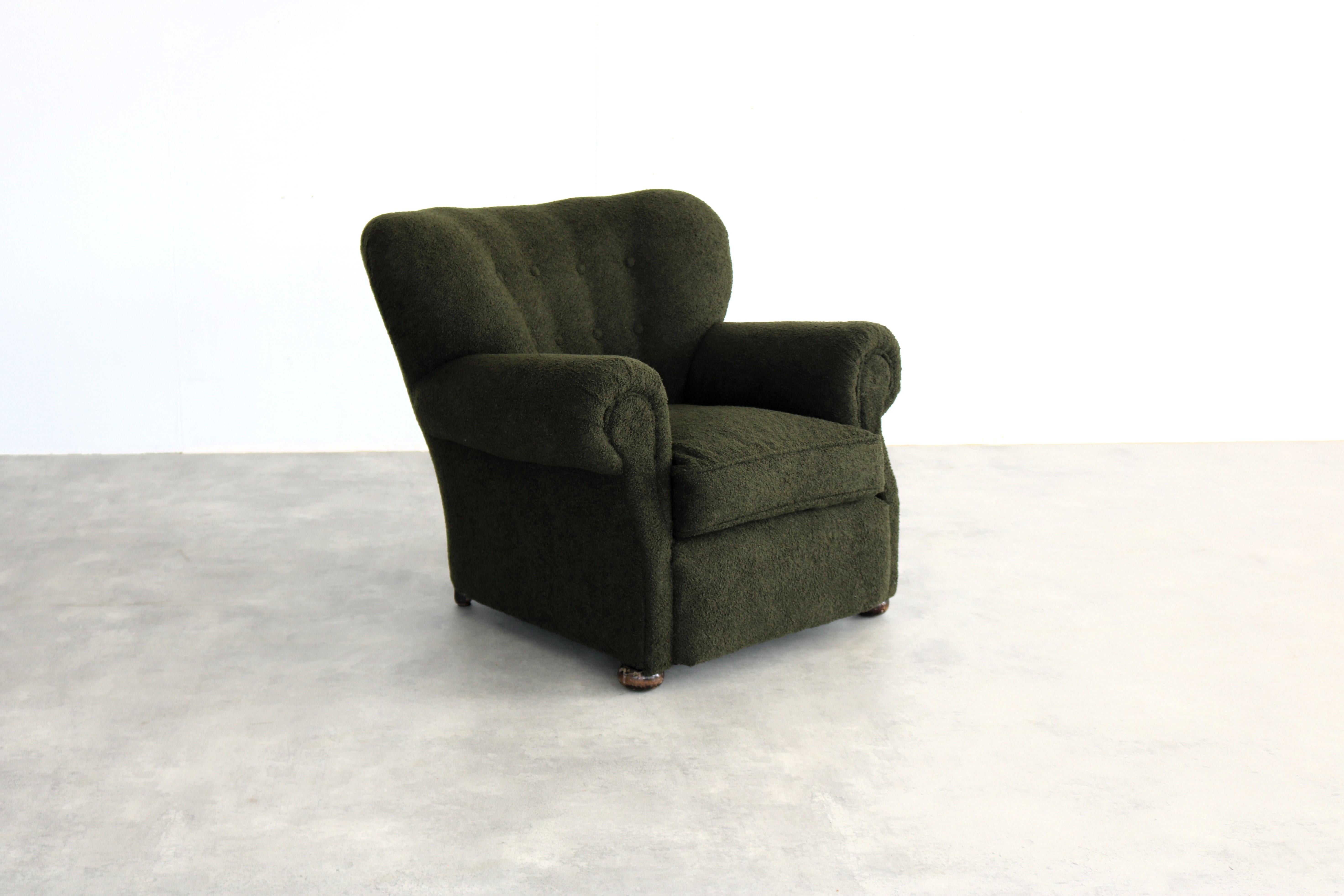 comfy green chair