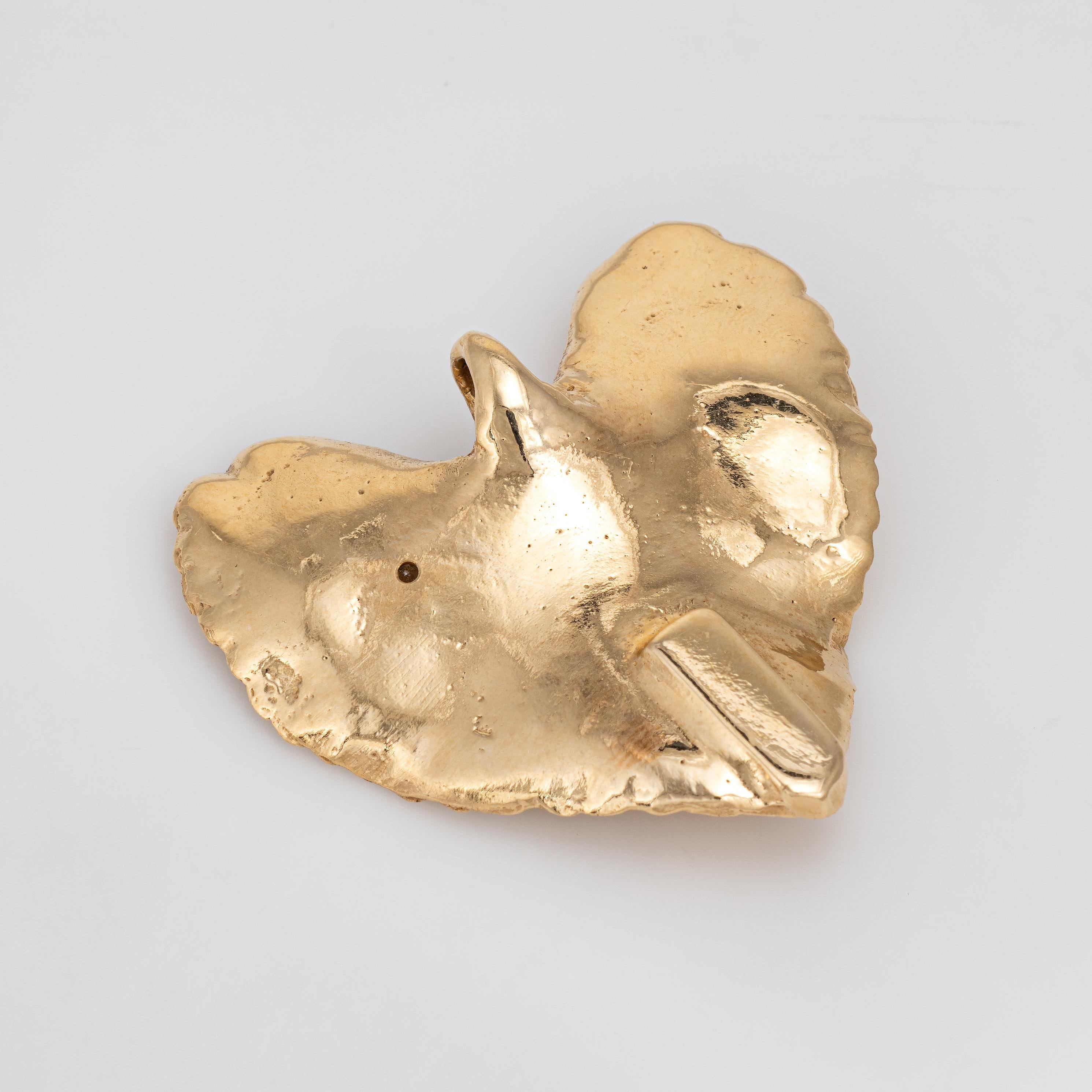 Finely detailed frog pendant crafted in 14 karat yellow gold (circa 1960s to 1970s). 

The charming heart shaped leaf features textured lifelike detail, with a dainty frog to the base. The pendant has a heavy feel weighing in at hefty 24.5 grams of