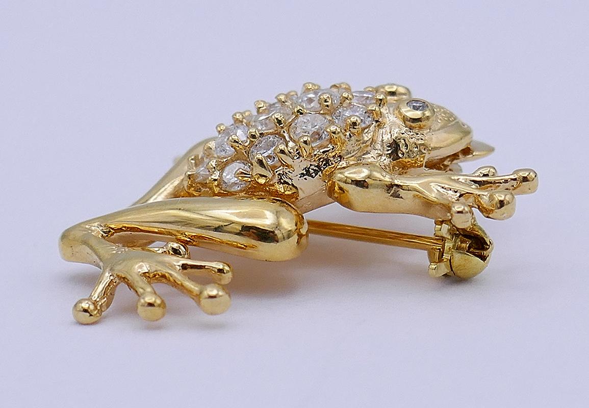Vintage Frog Pin 14k Gold Diamond Brooch Pendant Estate Jewelry In Excellent Condition In Beverly Hills, CA