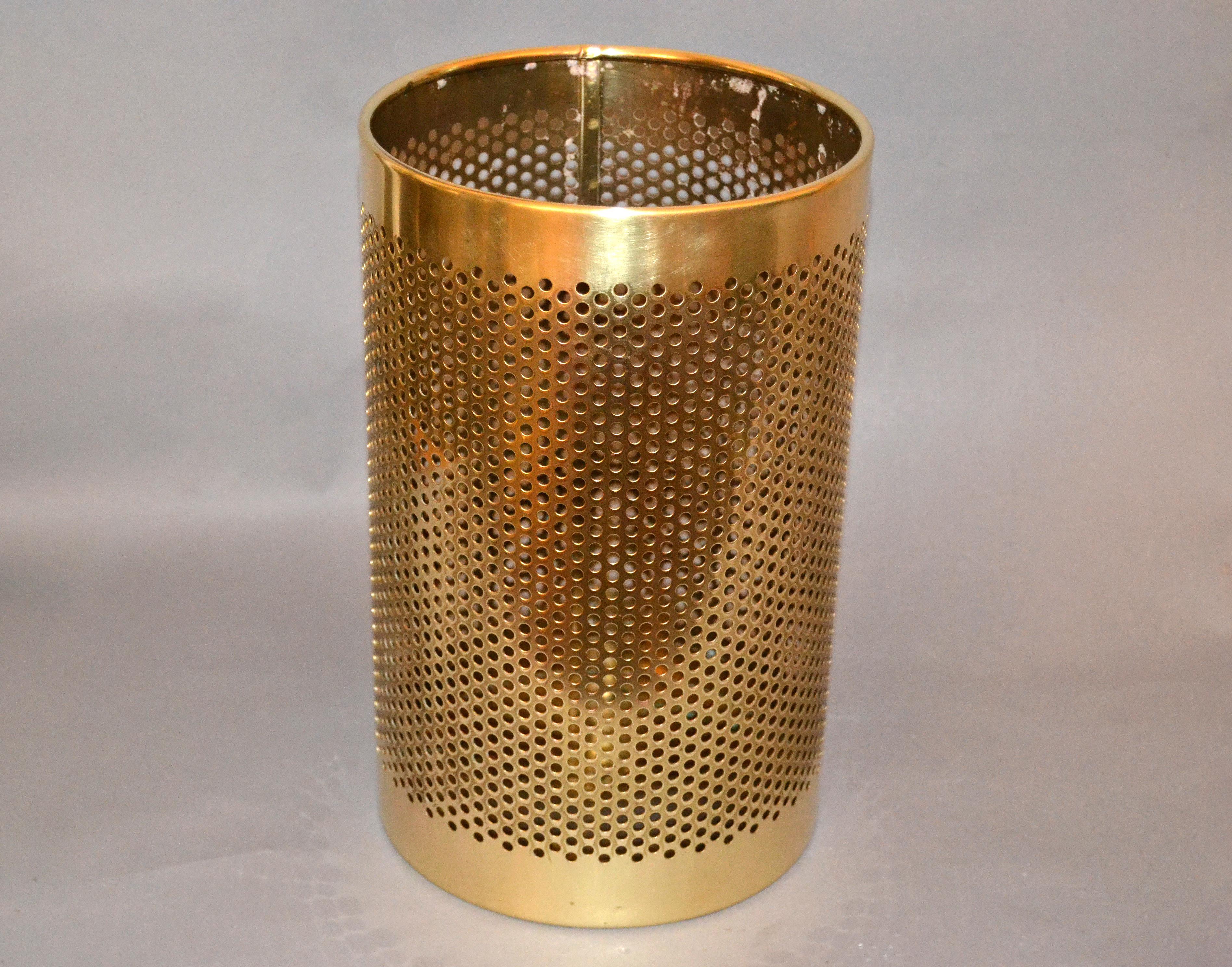 Vintage Frontgate Brass Italian Perforated Trash Waste Basket, Waste Can made in Italy.
Marked underneath.
