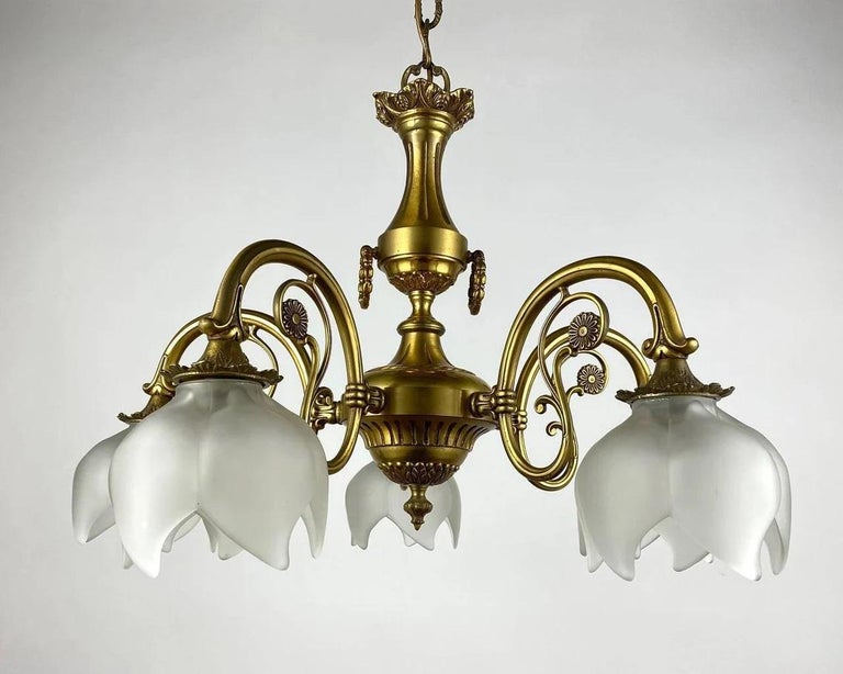 Vintage Frosted Glass and Gilt Brass Chandelier For Sale at 1stDibs | lustre  laiton doré ancien, lustre laiton et verre, lustres vintage