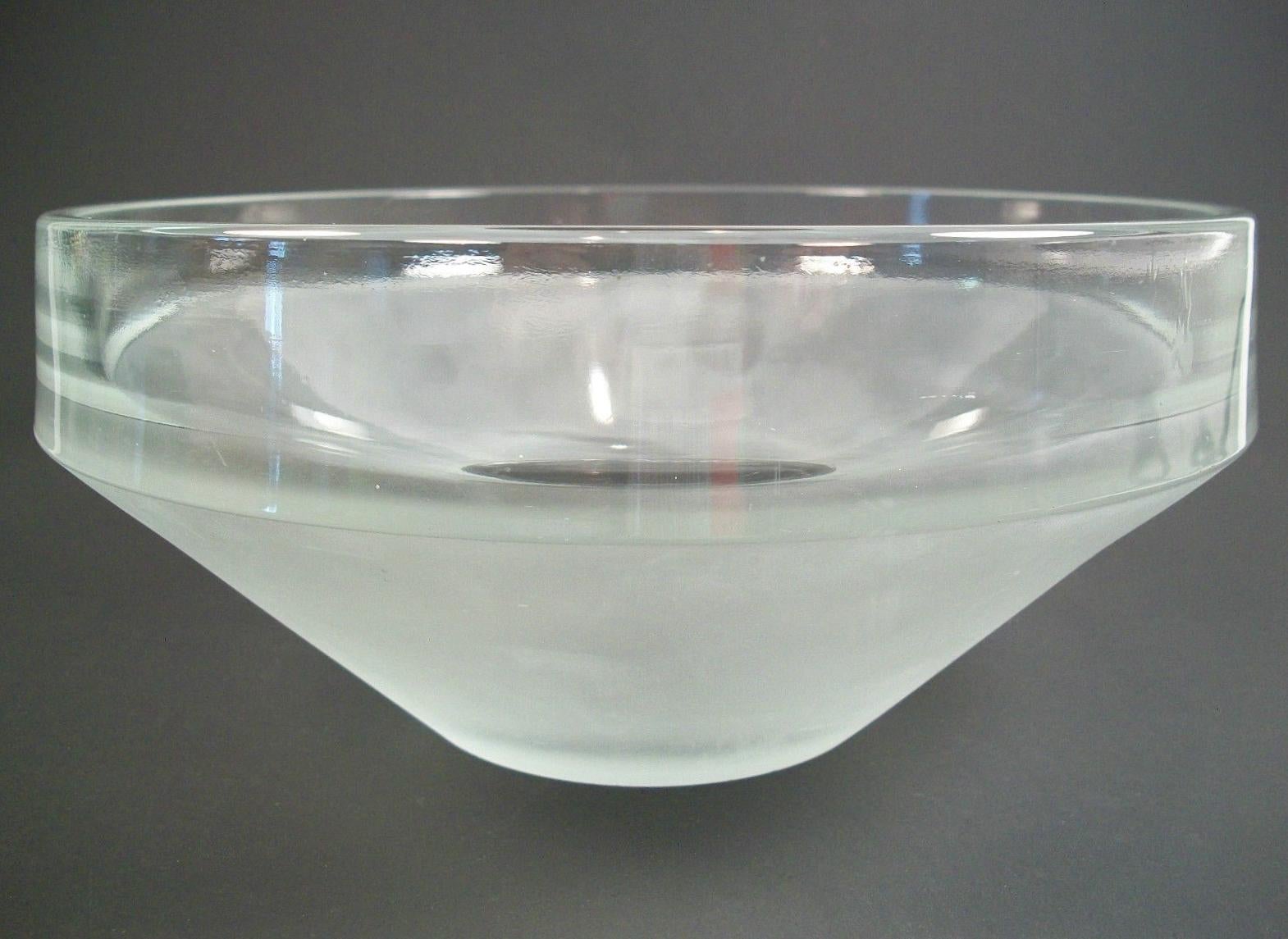 Modern Vintage Frosted Studio Glass Bowl - Signed Davidson - Late 20th Century For Sale