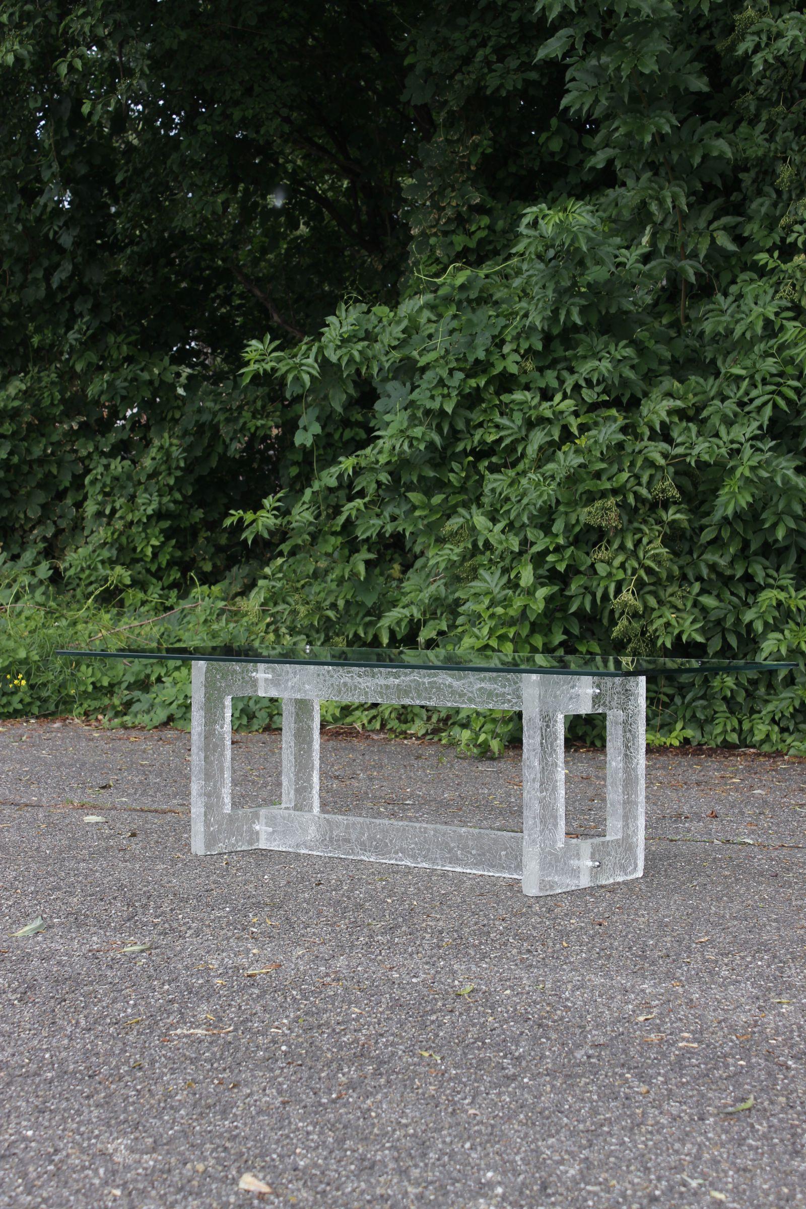 Beautiful coffee table circa 1970, featuring a heavy textured transparent acrylic base topped by a rectangular smoked glass top.

In very good condition, stable and solid.