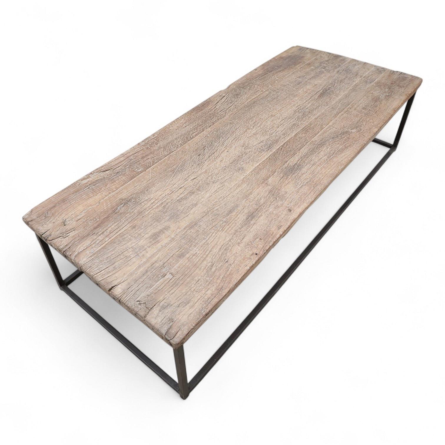 Mid-Century Modern Table basse vintage en bois de fruitier et métal, Shandong, Chine, milieu du 20e siècle en vente