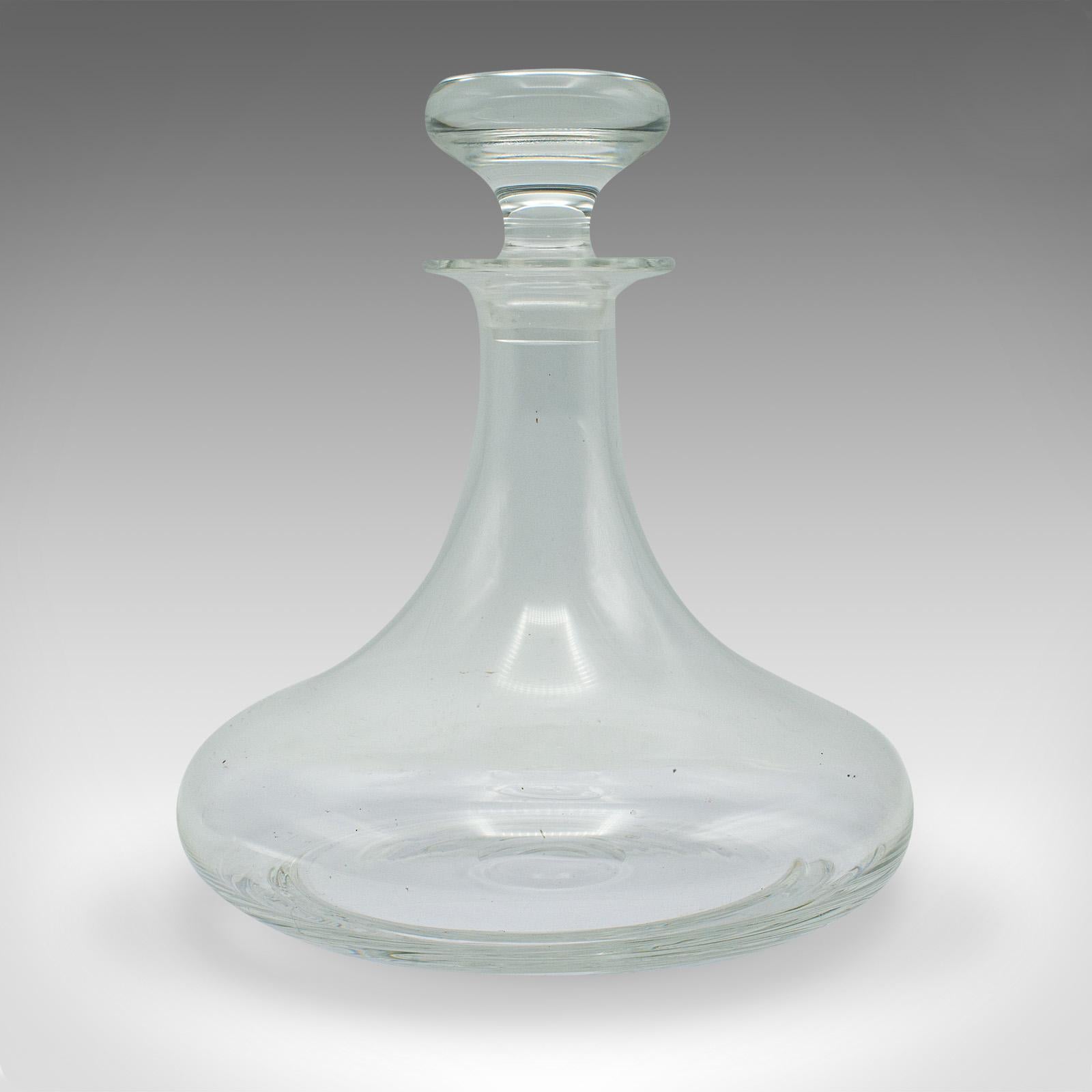 Modern Vintage Full Bodied Red Wine Decanter, English, Glass, Cabernet, Rioja, Vessel For Sale