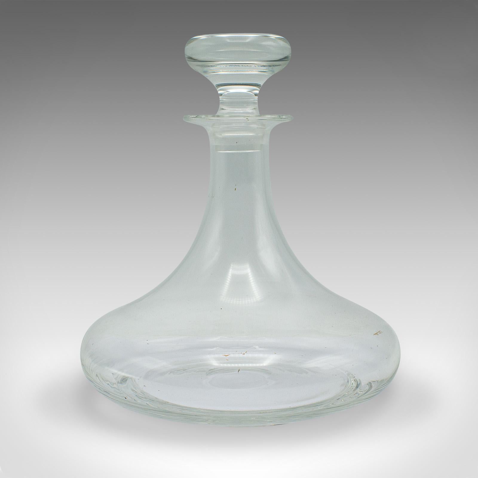 Vintage Full Bodied Red Wine Decanter, English, Glass, Cabernet, Rioja, Vessel In Good Condition For Sale In Hele, Devon, GB